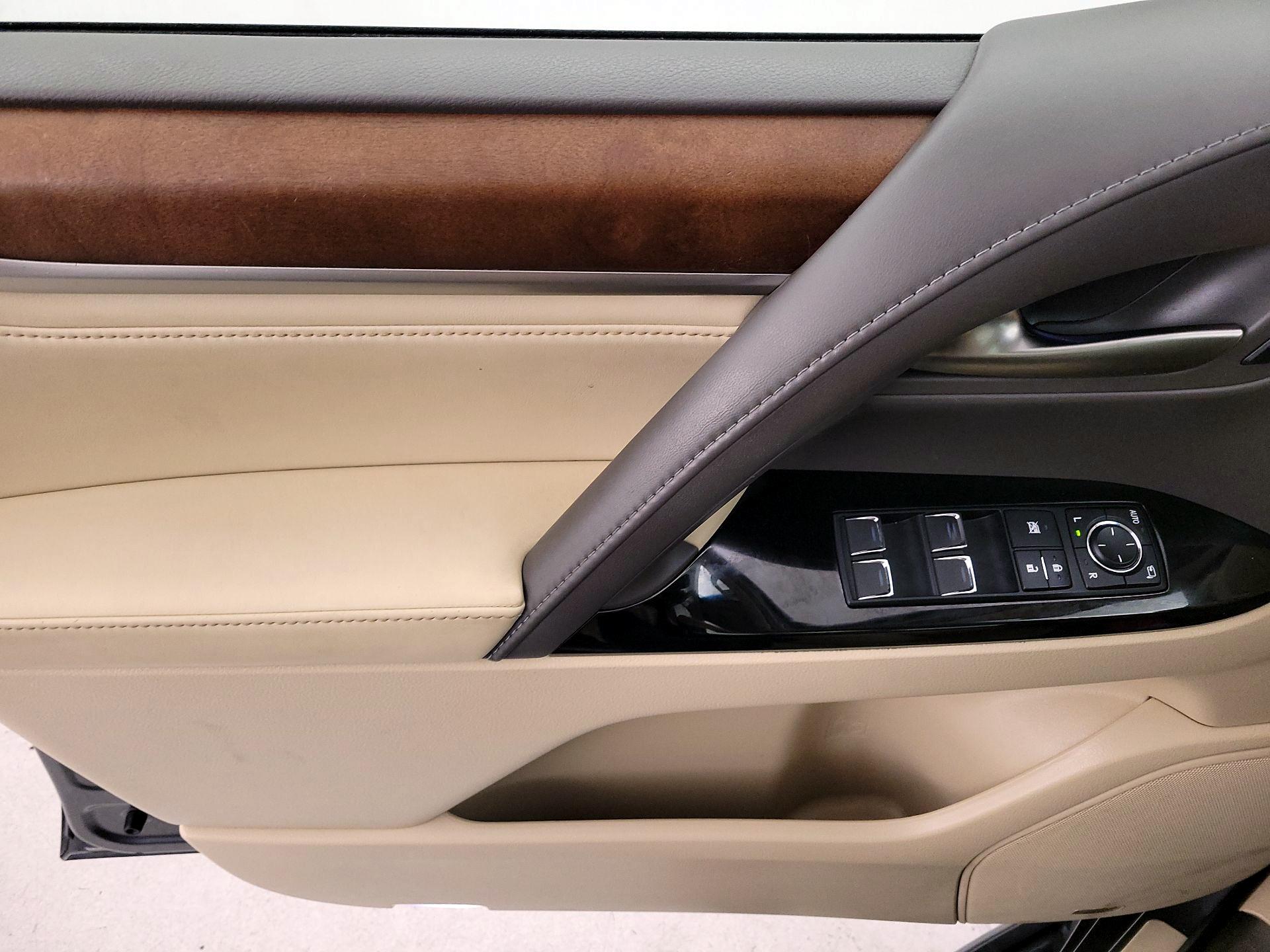 Thumbnail: 2019 Lexus LX - 12