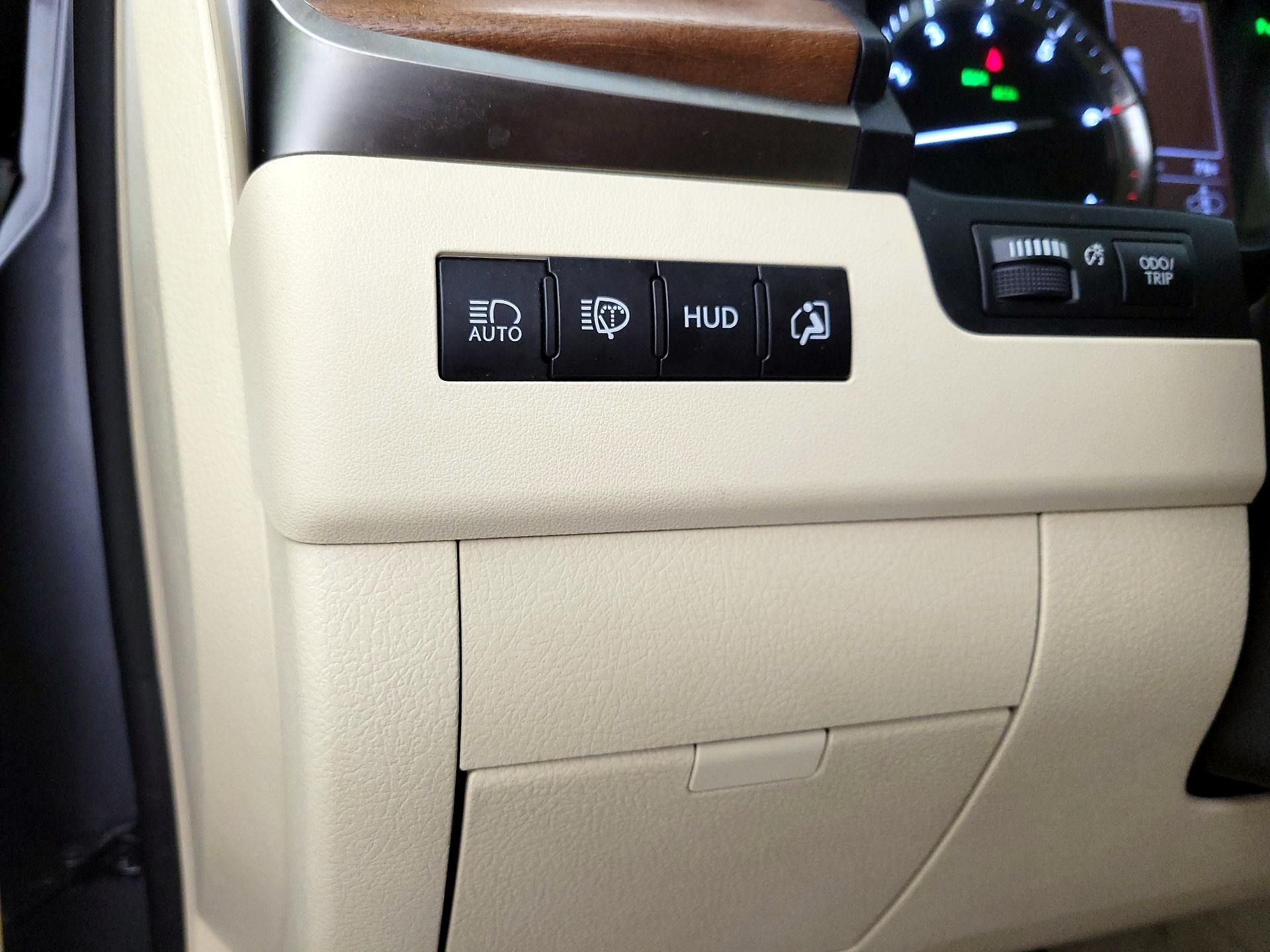 Thumbnail: 2019 Lexus LX - 13