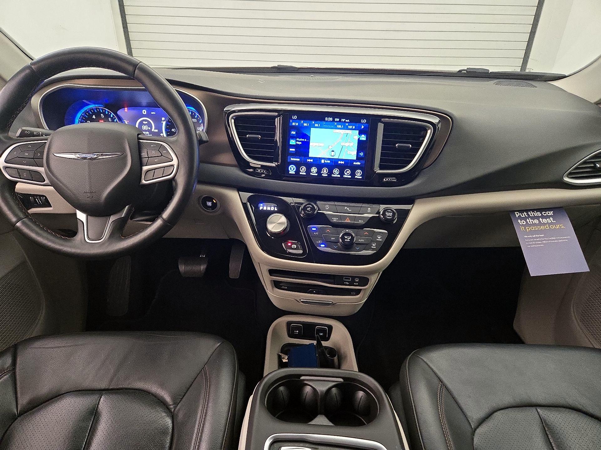 Thumbnail: 2017 Chrysler Pacifica - 9