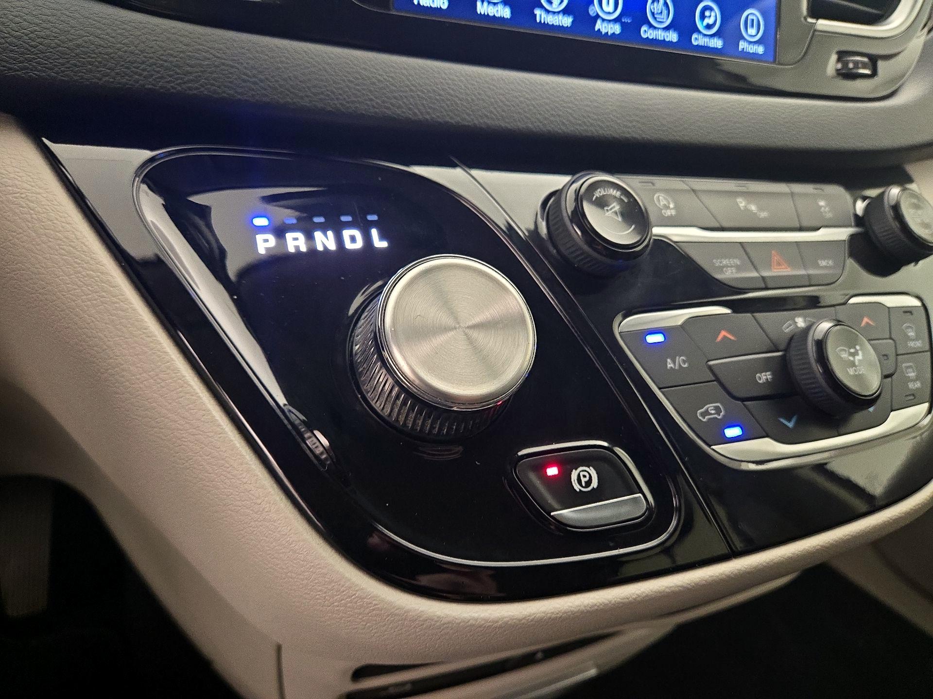 Thumbnail: 2017 Chrysler Pacifica - 18