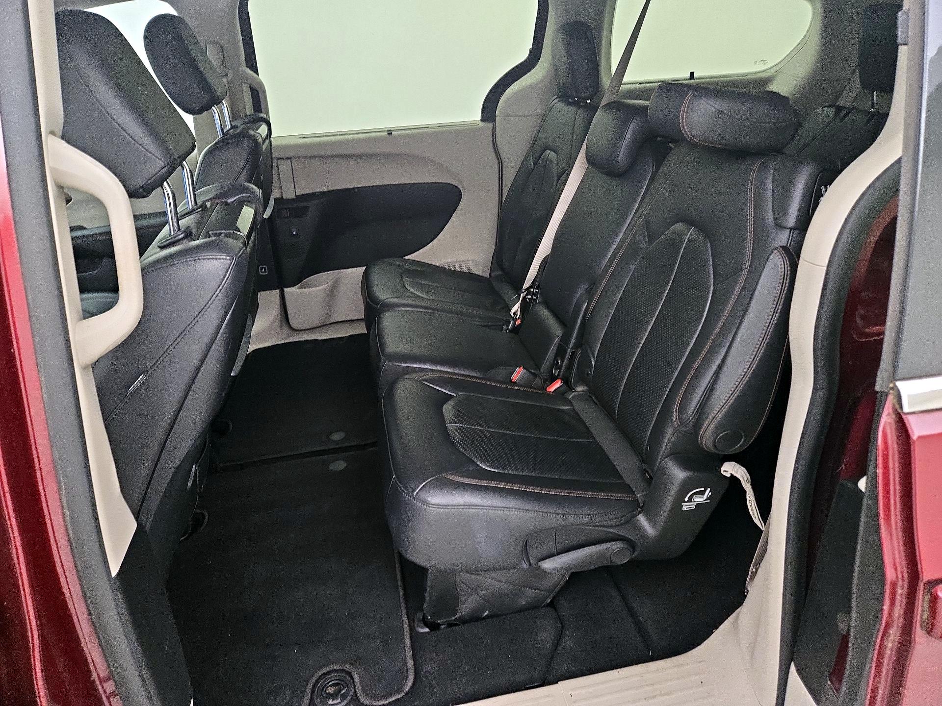 Thumbnail: 2017 Chrysler Pacifica - 20