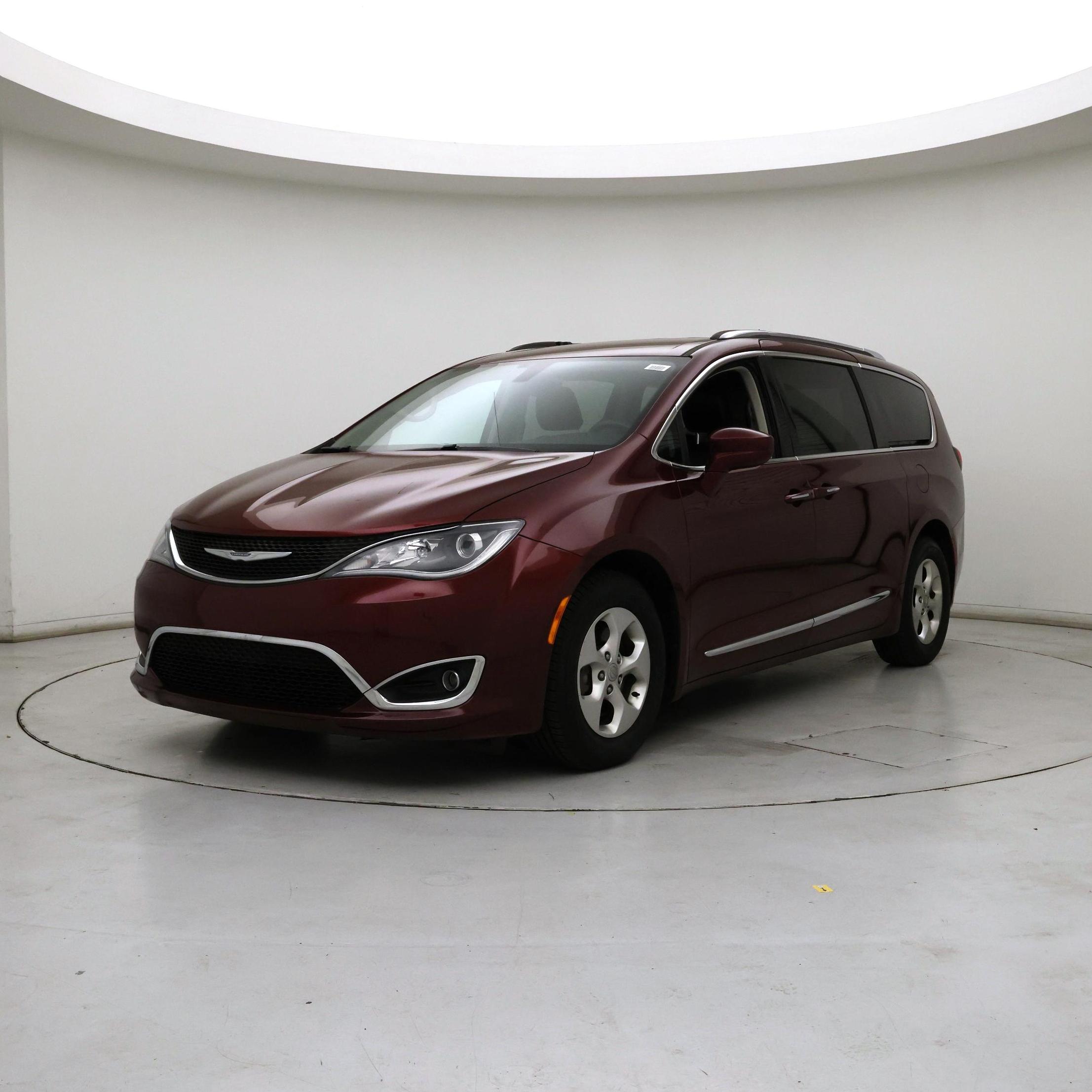 Thumbnail: 2017 Chrysler Pacifica - 4