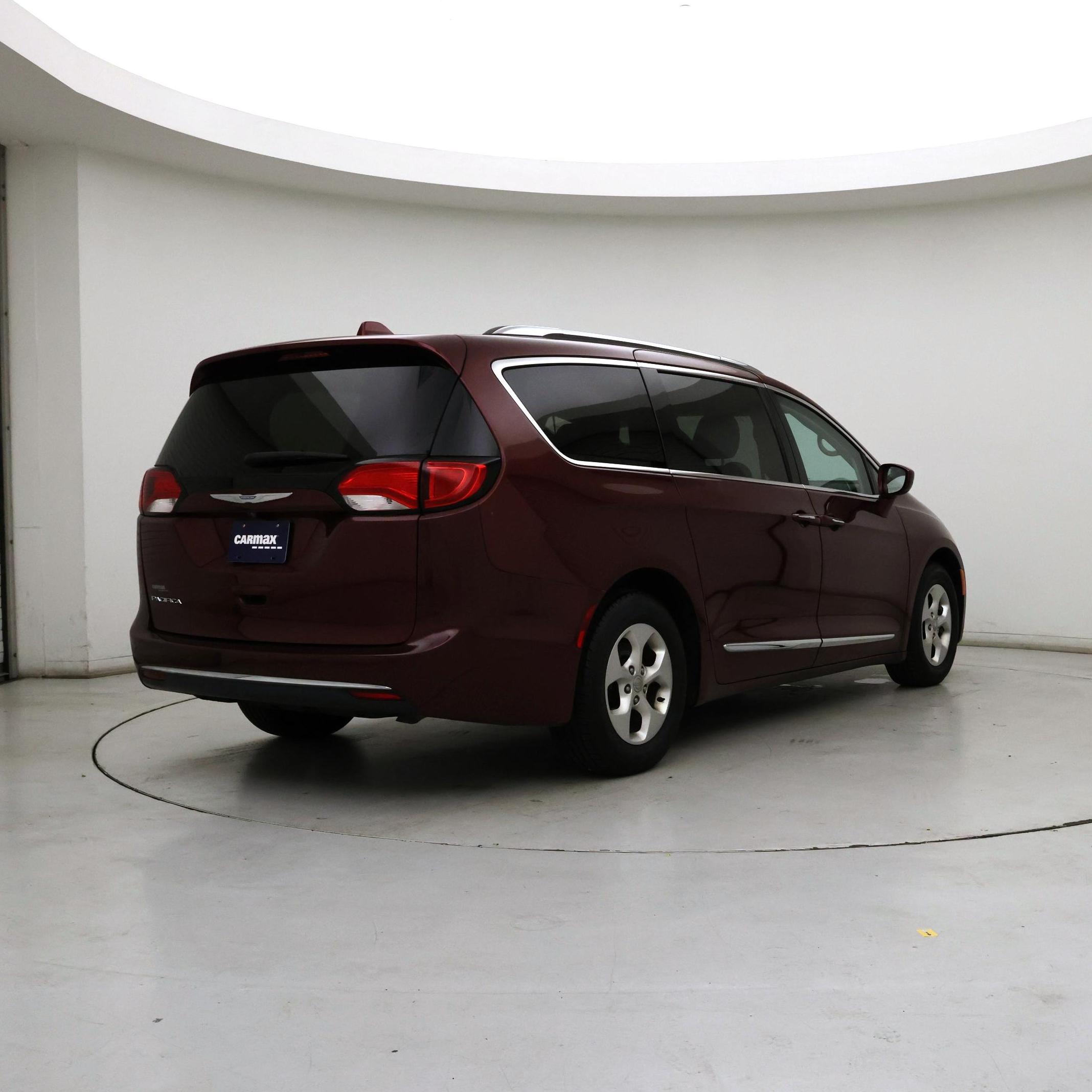 Thumbnail: 2017 Chrysler Pacifica - 8