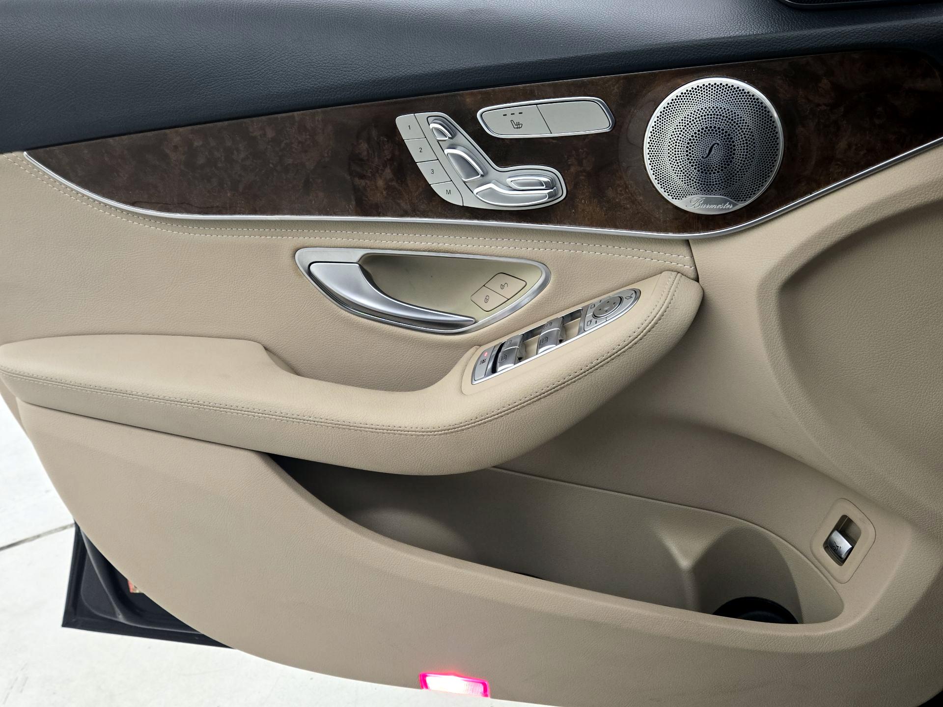 Thumbnail: 2015 Mercedes-Benz C-Class - 12