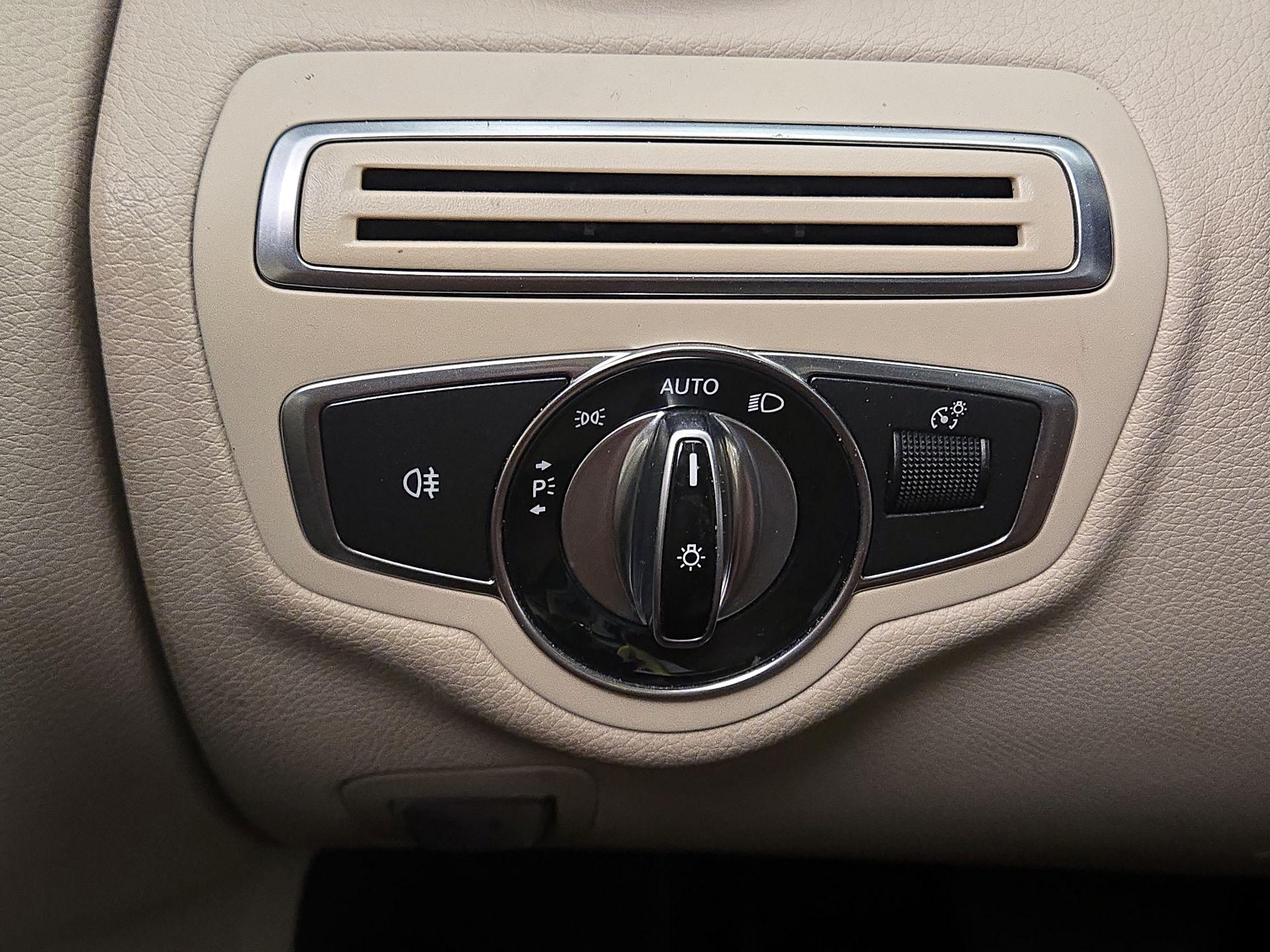 Thumbnail: 2015 Mercedes-Benz C-Class - 13