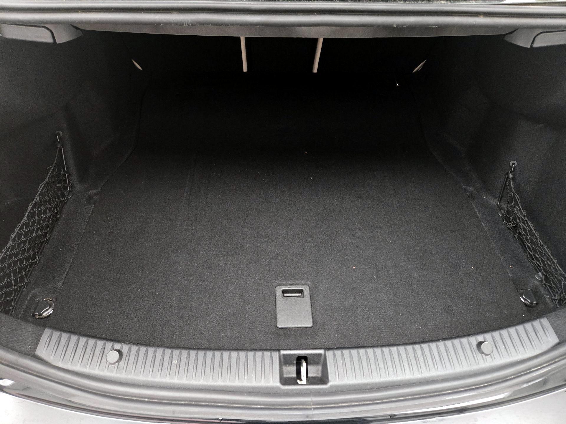 Thumbnail: 2015 Mercedes-Benz C-Class - 20
