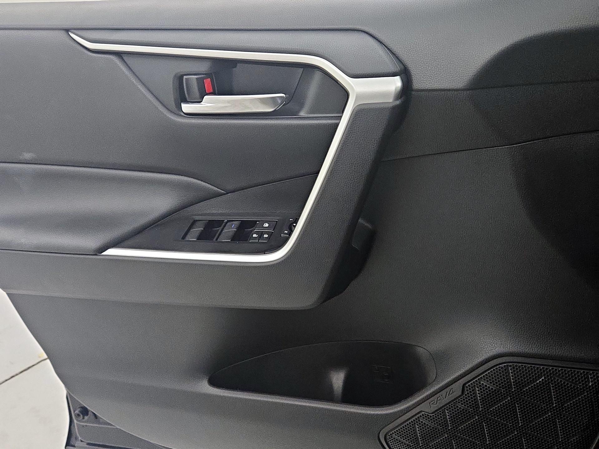 Thumbnail: 2021 Toyota RAV4 - 12