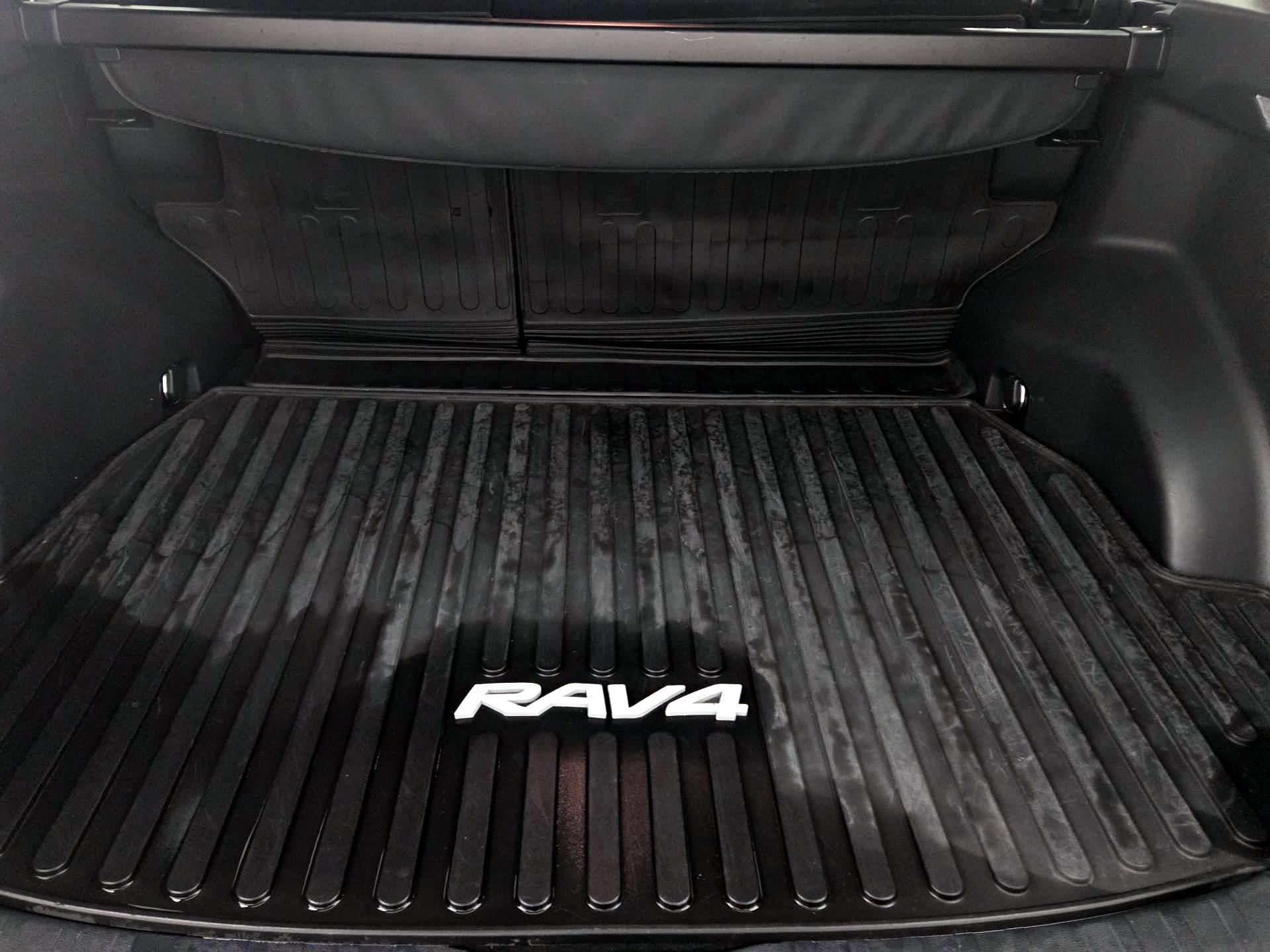 Thumbnail: 2021 Toyota RAV4 - 18