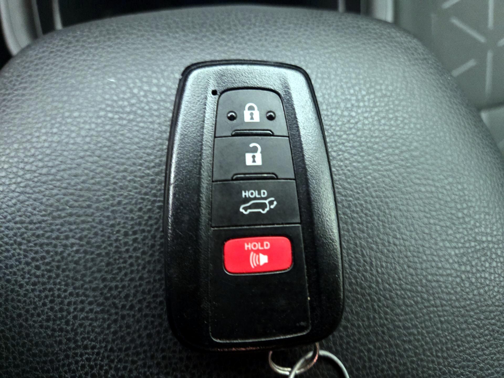 Thumbnail: 2021 Toyota RAV4 - 20