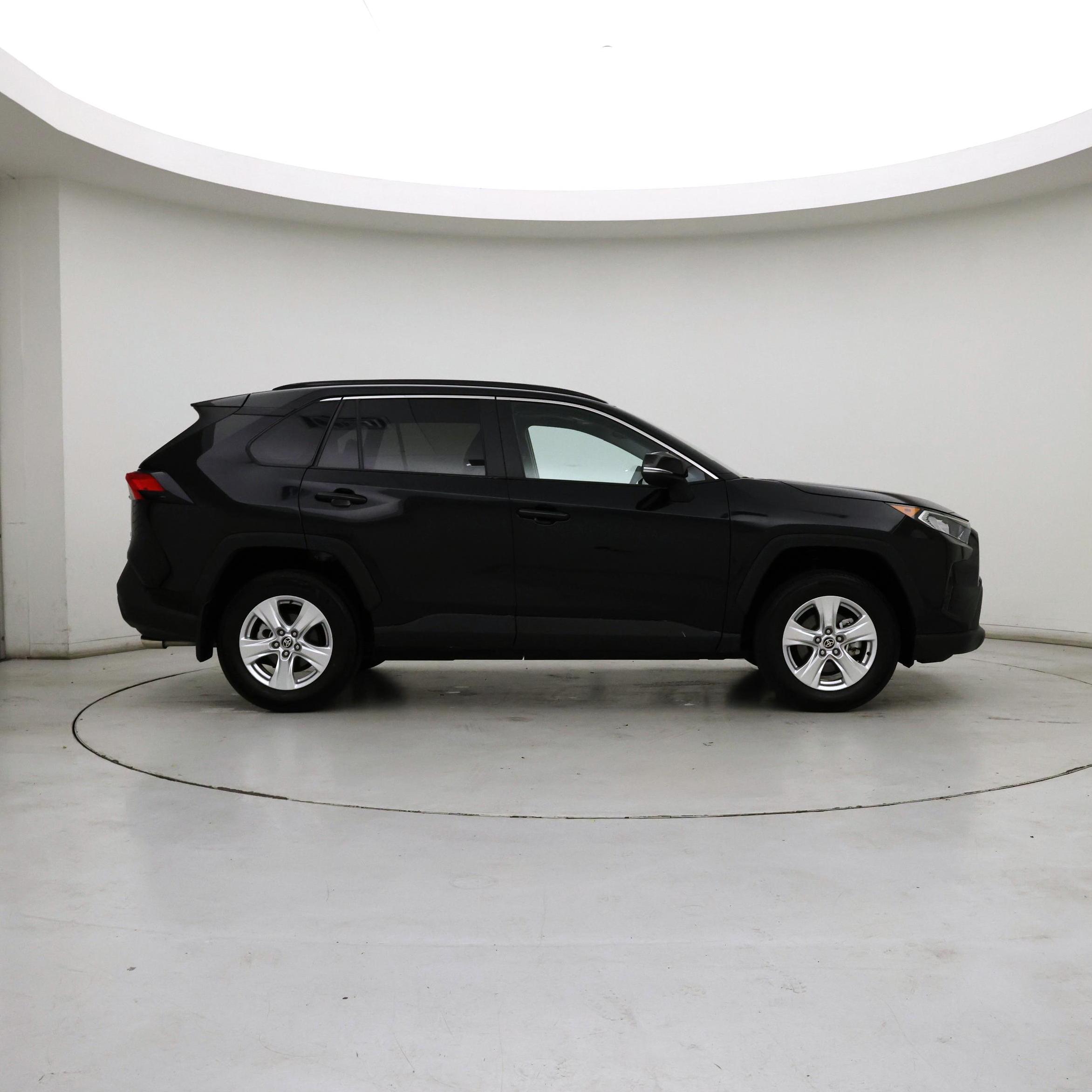 Thumbnail: 2021 Toyota RAV4 - 7