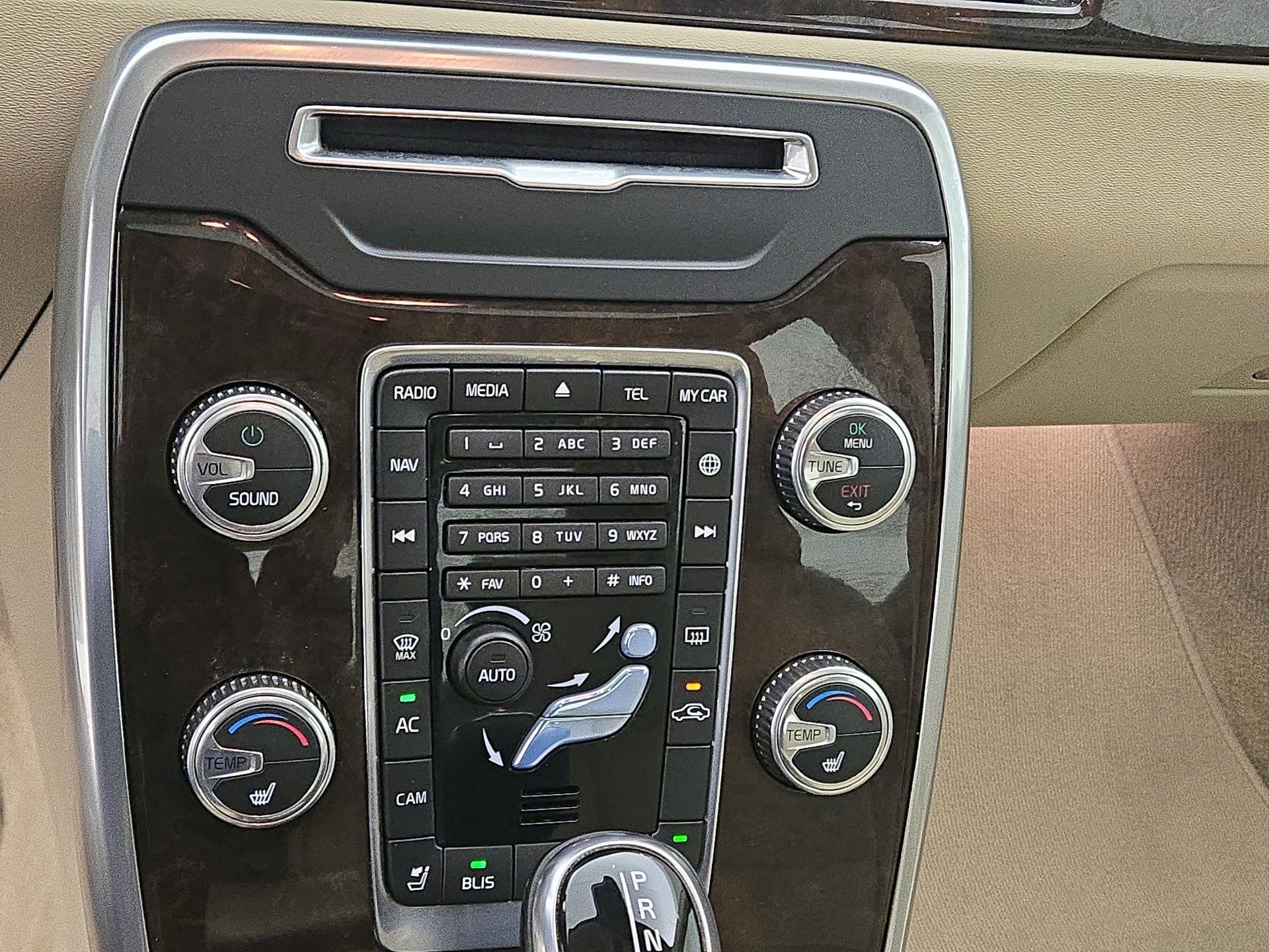 Thumbnail: 2015 Volvo S80 - 15