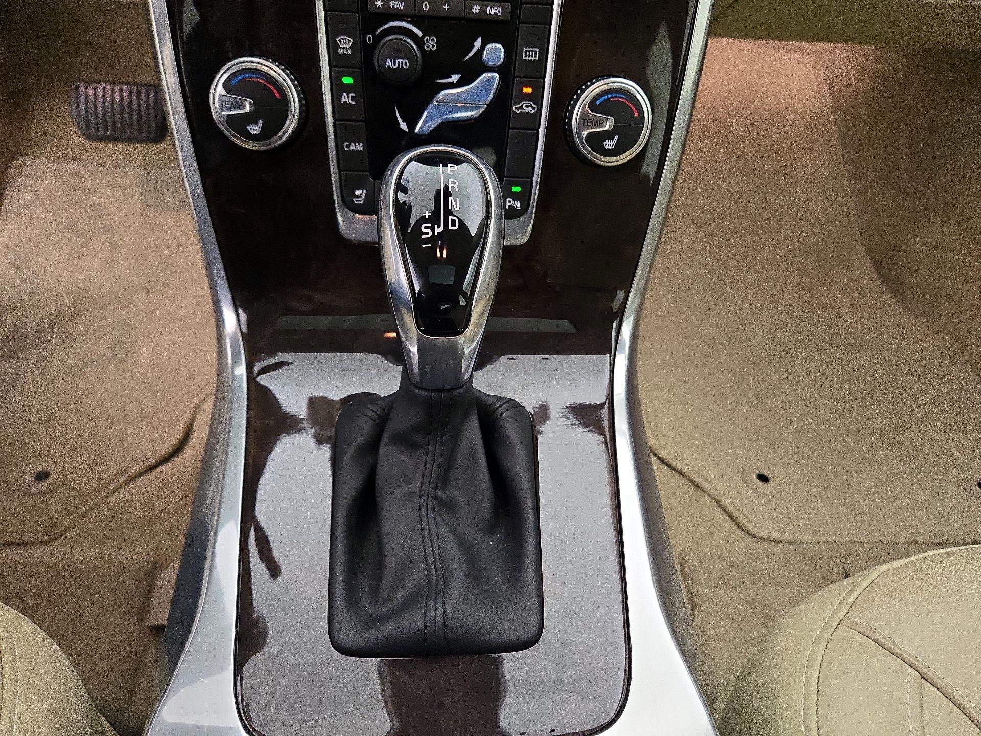 Thumbnail: 2015 Volvo S80 - 16