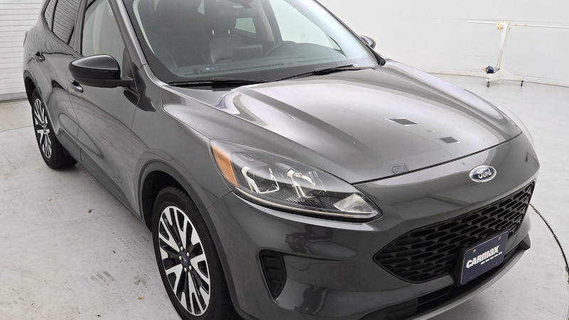 2020 Ford Escape SE Hero Image