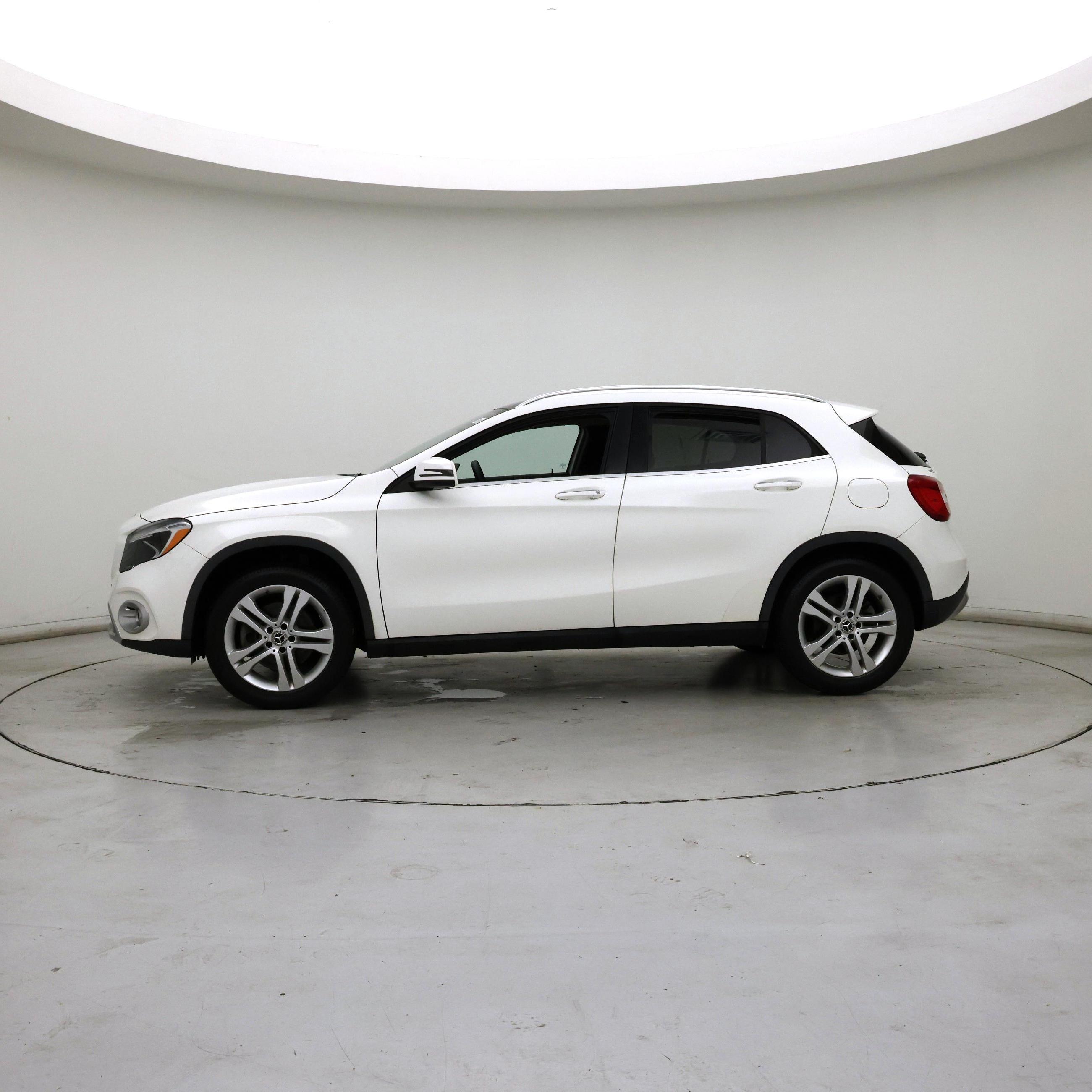 Thumbnail: 2020 Mercedes-Benz GLA - 3