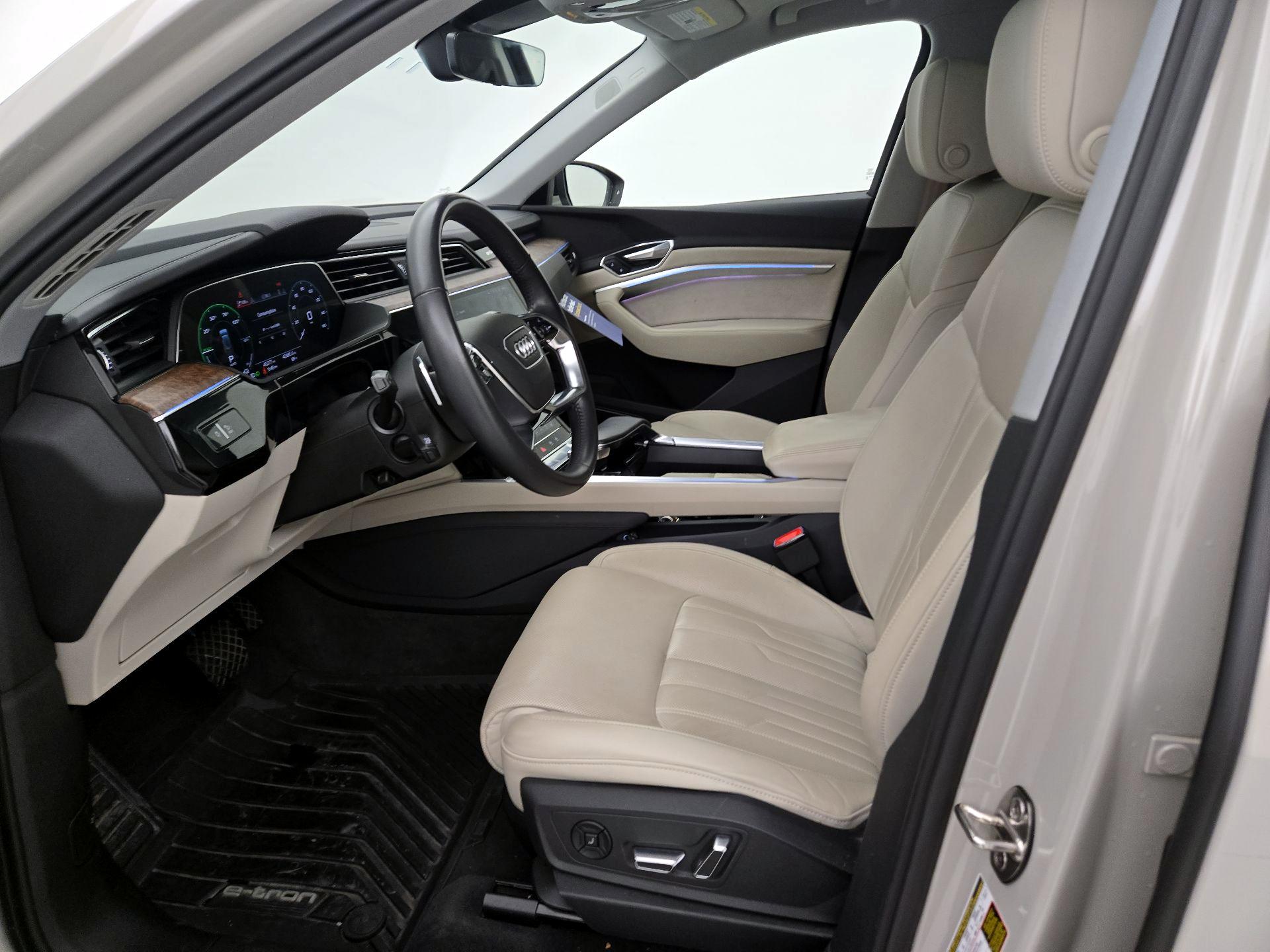 Thumbnail: 2019 Audi e-tron - 11