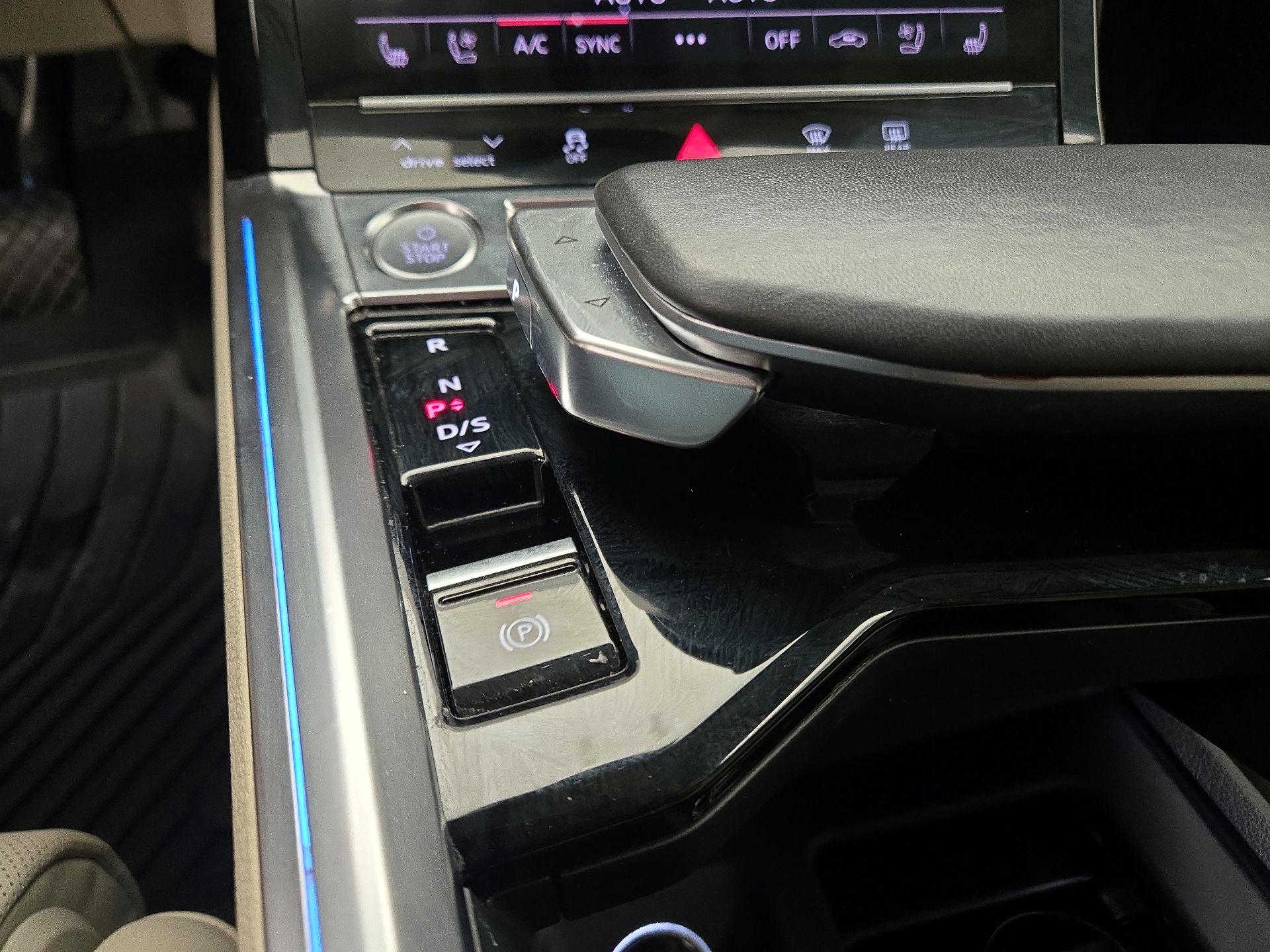 Thumbnail: 2019 Audi e-tron - 18