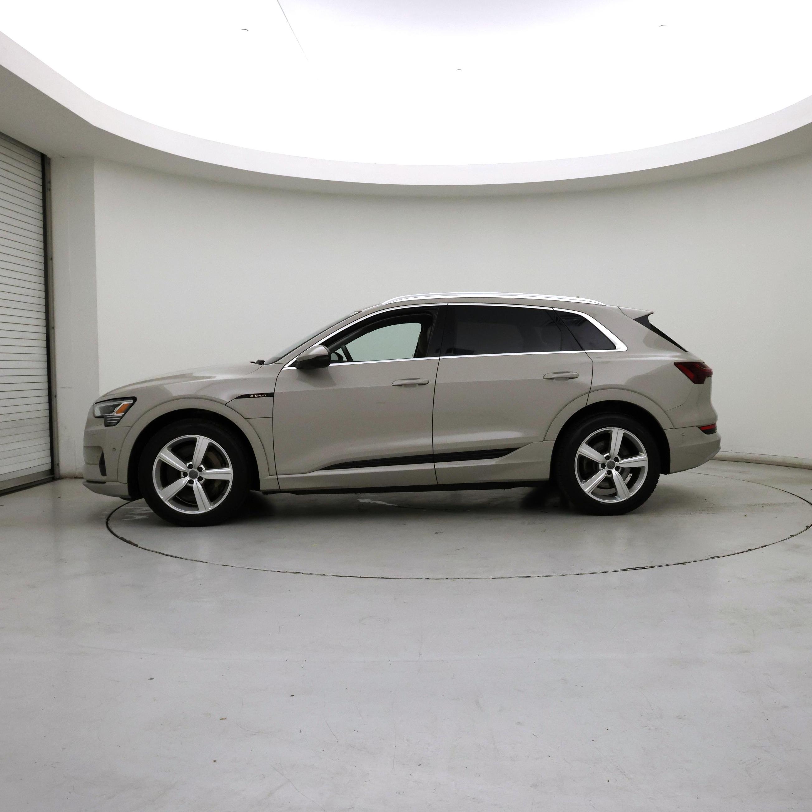 Thumbnail: 2019 Audi e-tron - 3