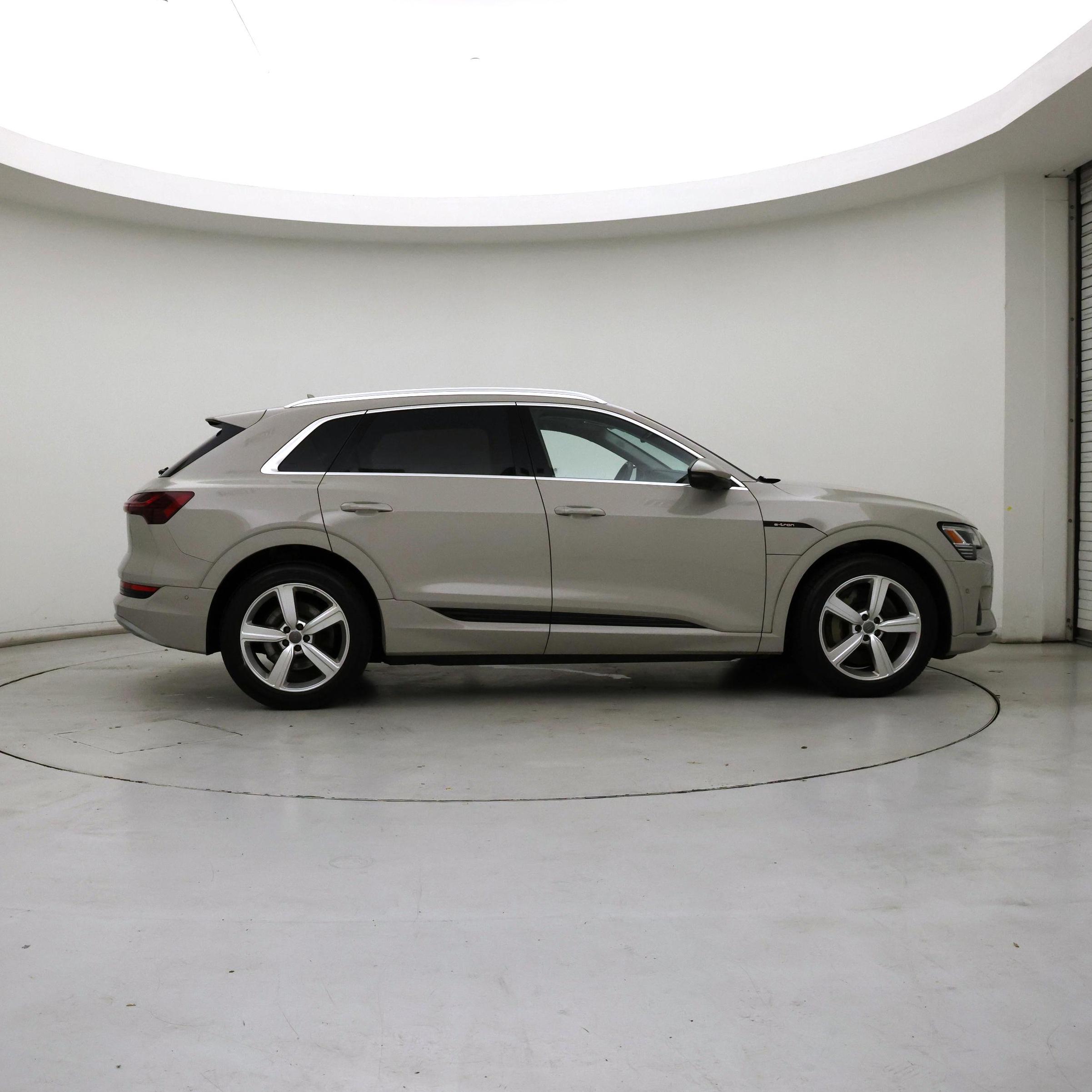 Thumbnail: 2019 Audi e-tron - 7