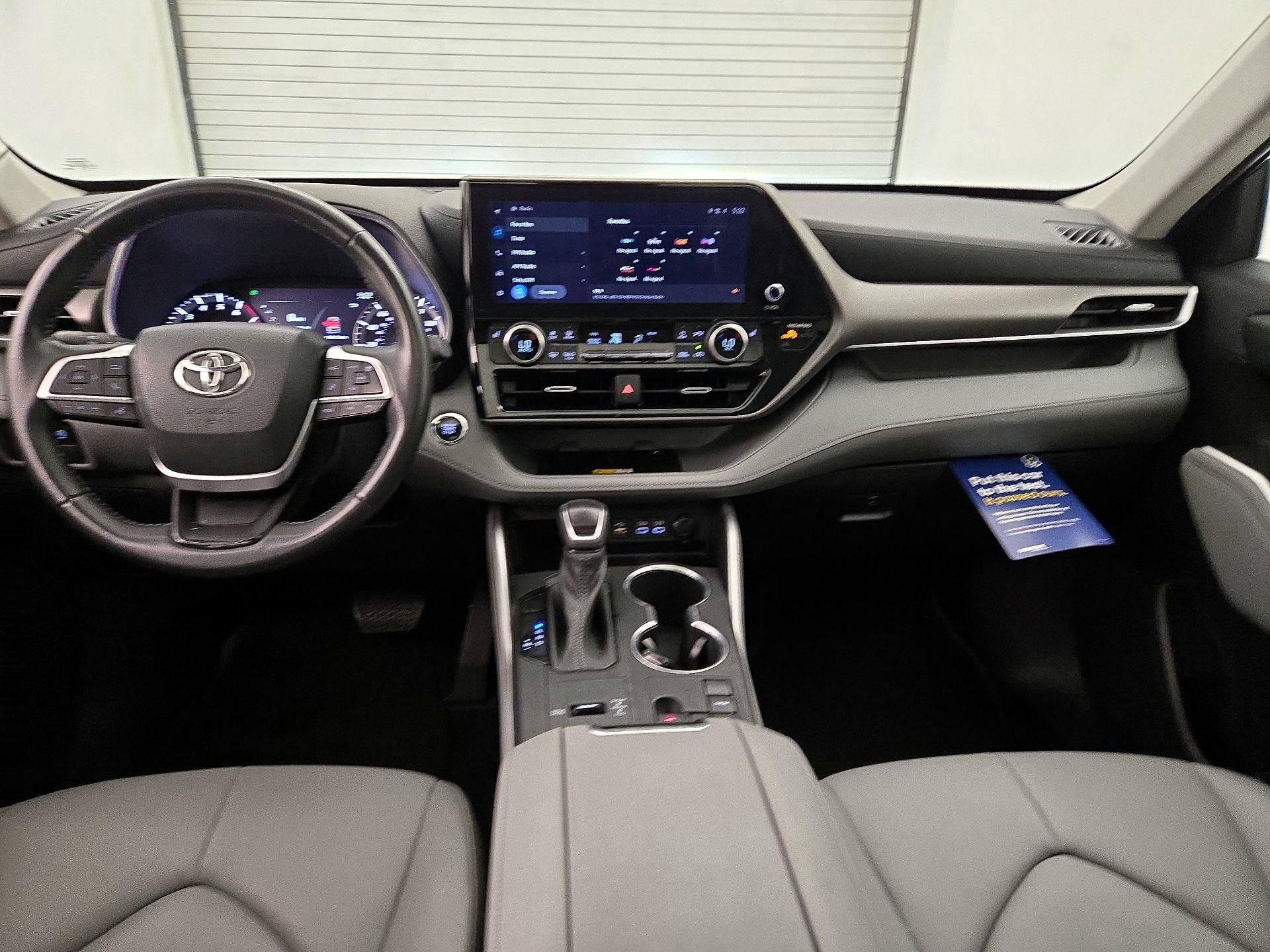 Thumbnail: 2023 Toyota Highlander - 9