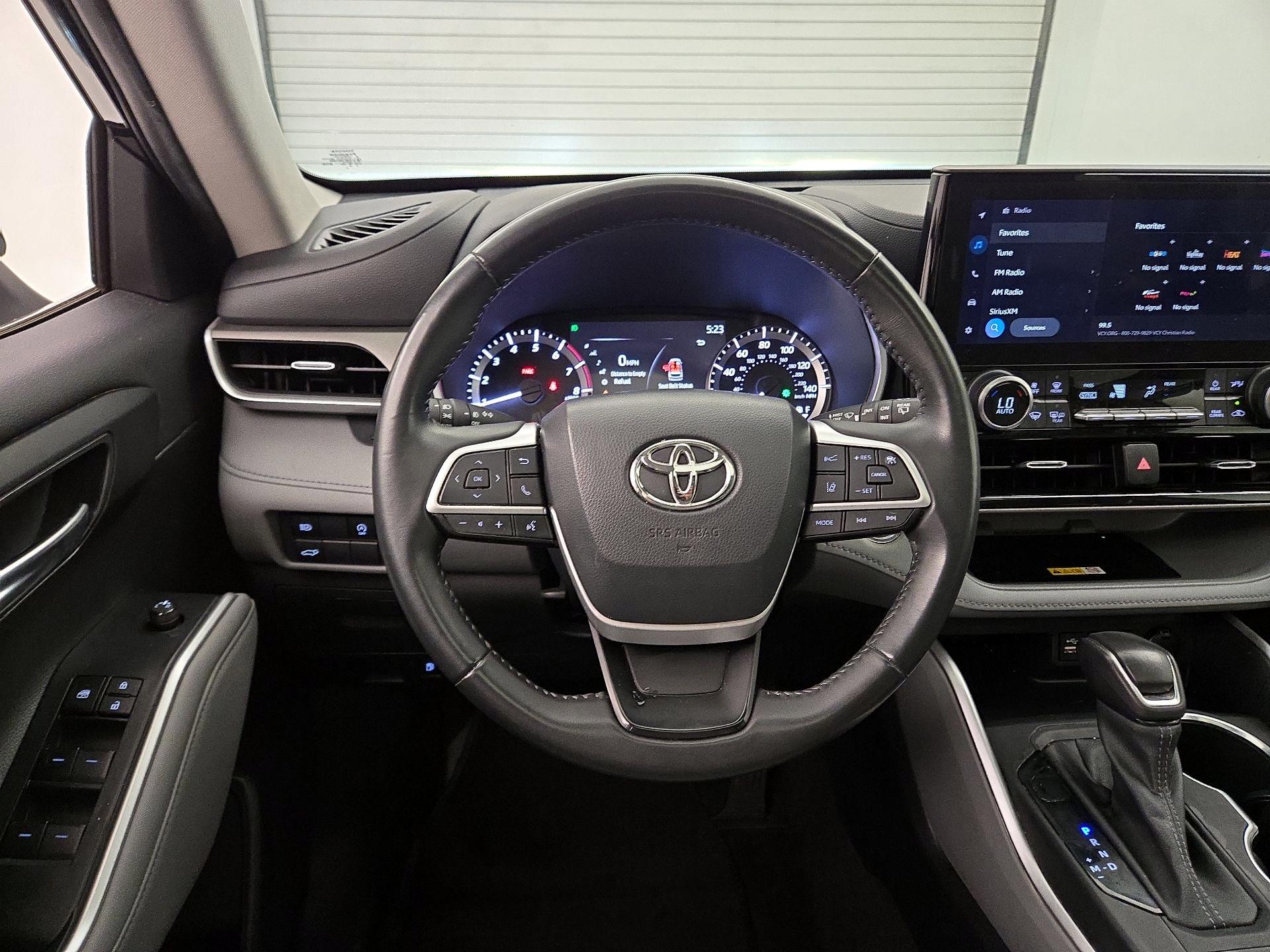 Thumbnail: 2023 Toyota Highlander - 10