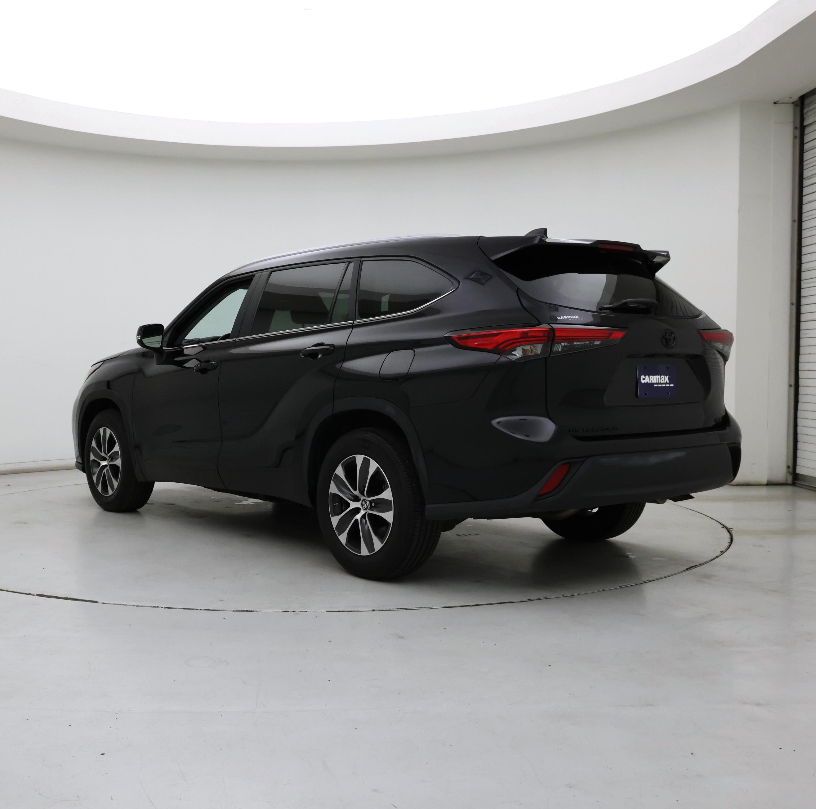 Thumbnail: 2023 Toyota Highlander - 2