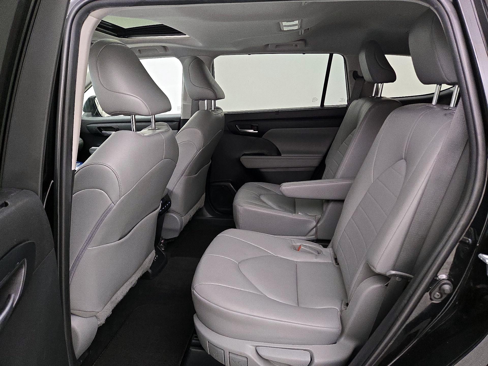 Thumbnail: 2023 Toyota Highlander - 20