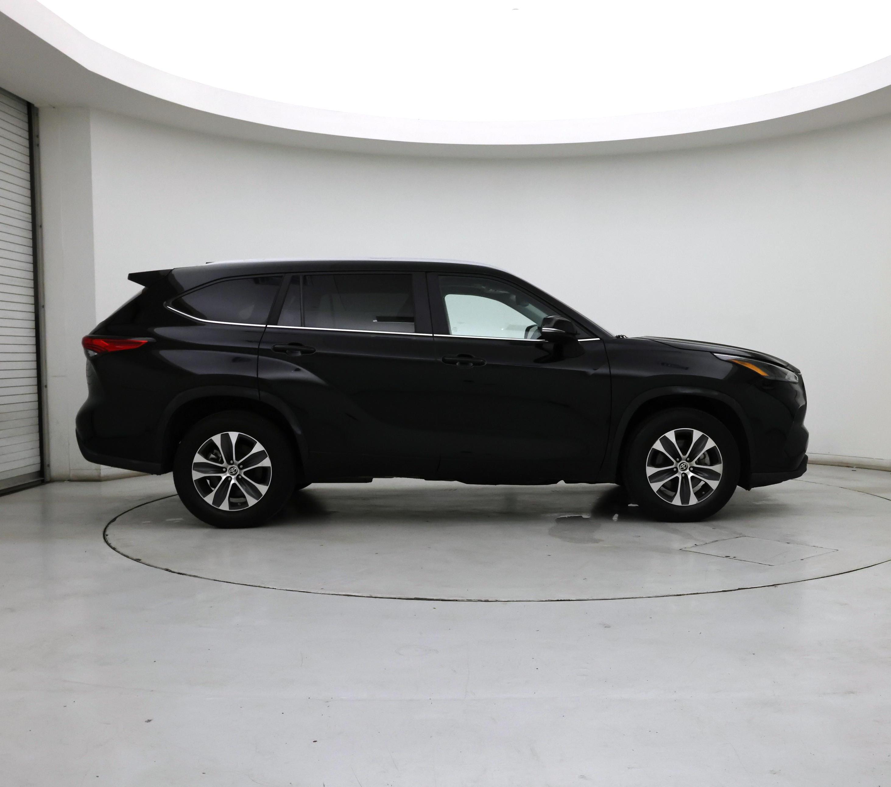 Thumbnail: 2023 Toyota Highlander - 7