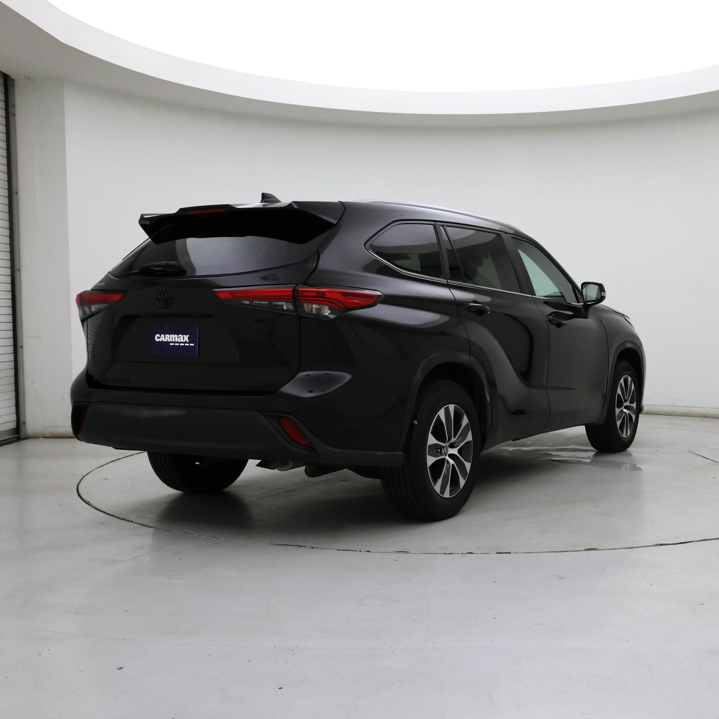 Thumbnail: 2023 Toyota Highlander - 8