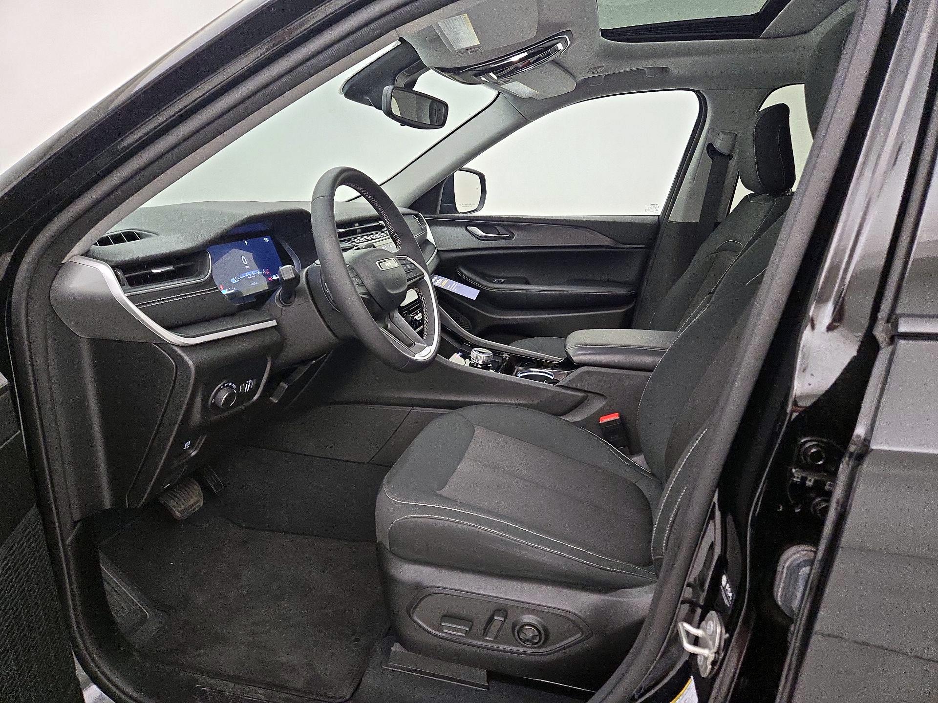 Thumbnail: 2023 Jeep Grand Cherokee - 11