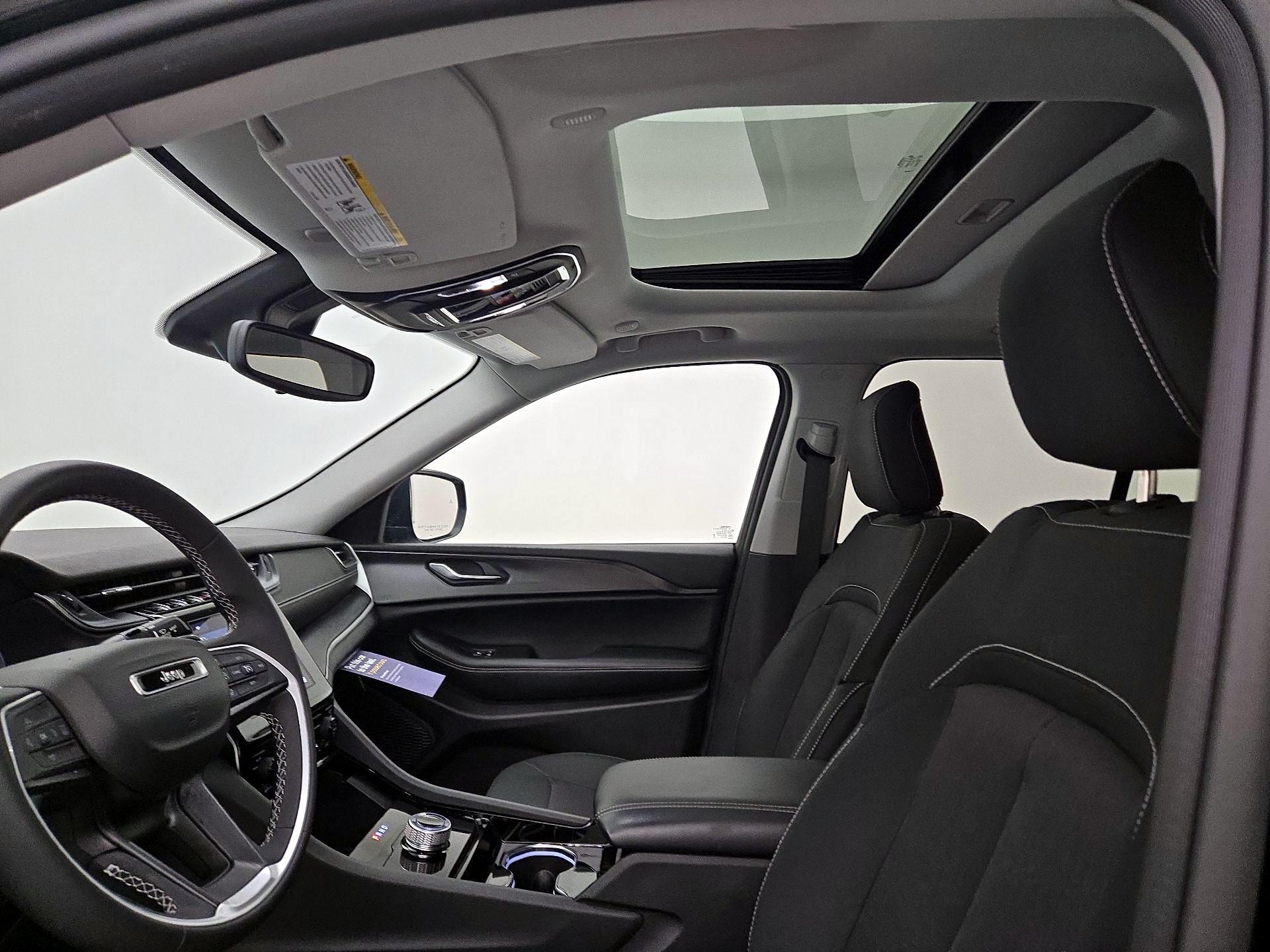 Thumbnail: 2023 Jeep Grand Cherokee - 19