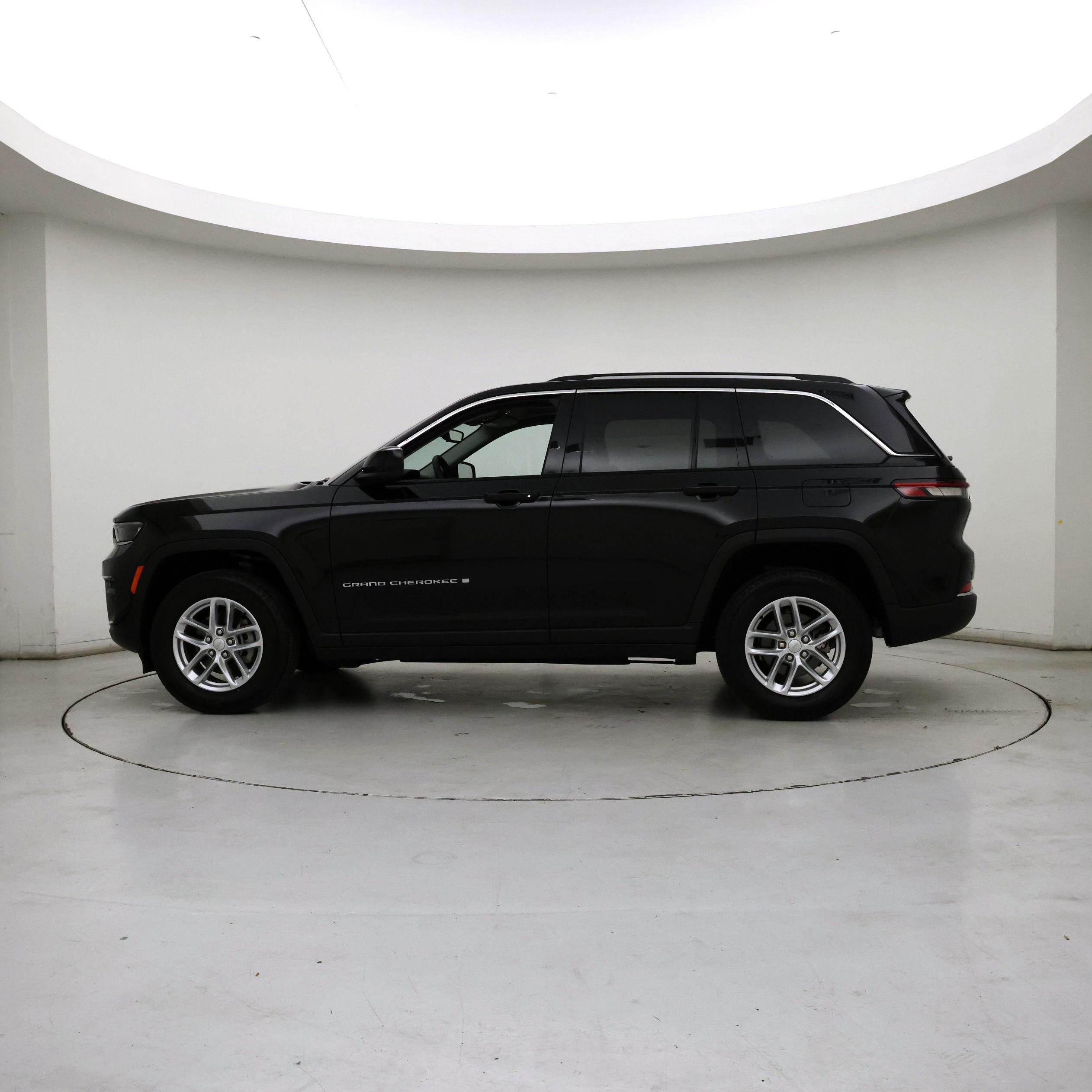 Thumbnail: 2023 Jeep Grand Cherokee - 3