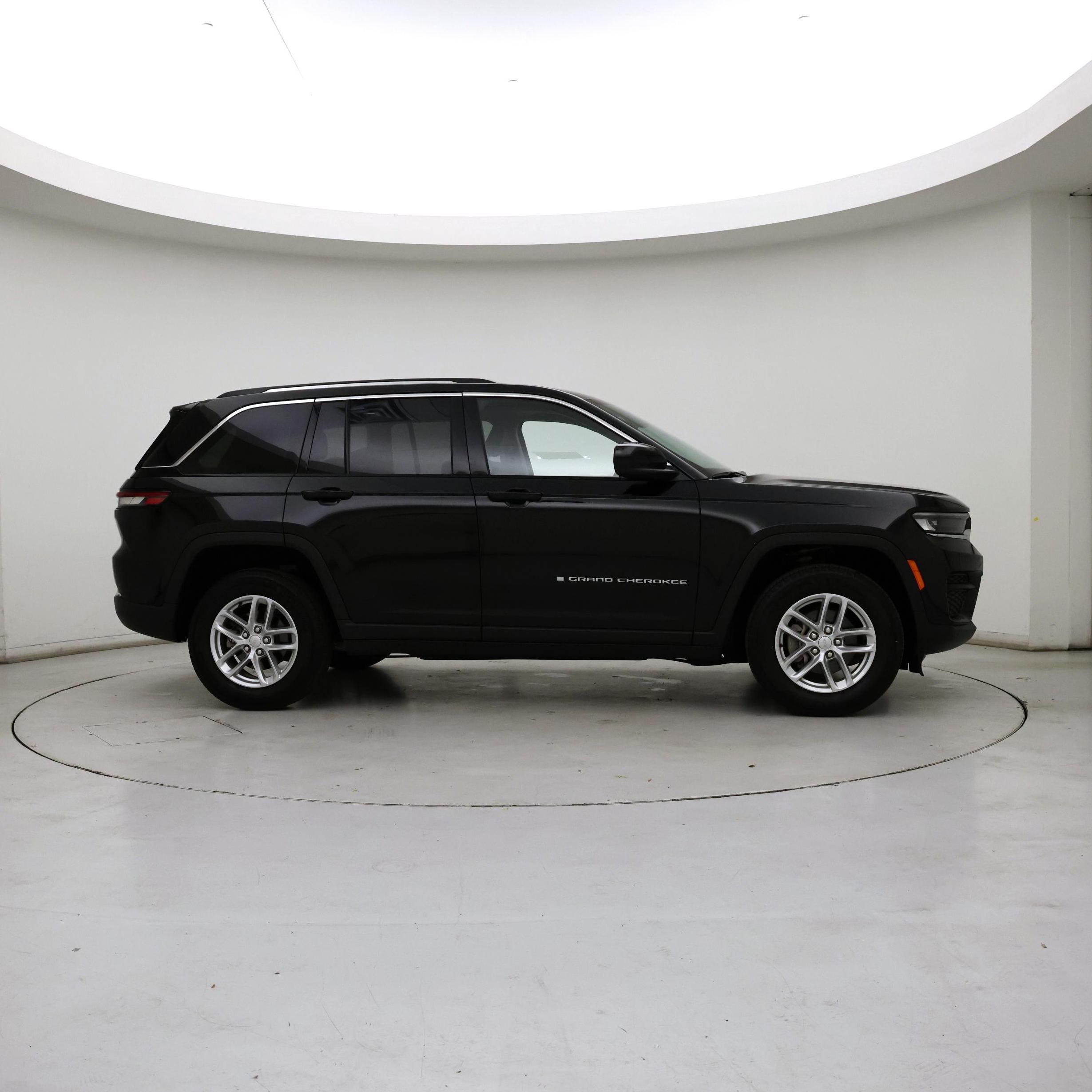 Thumbnail: 2023 Jeep Grand Cherokee - 7