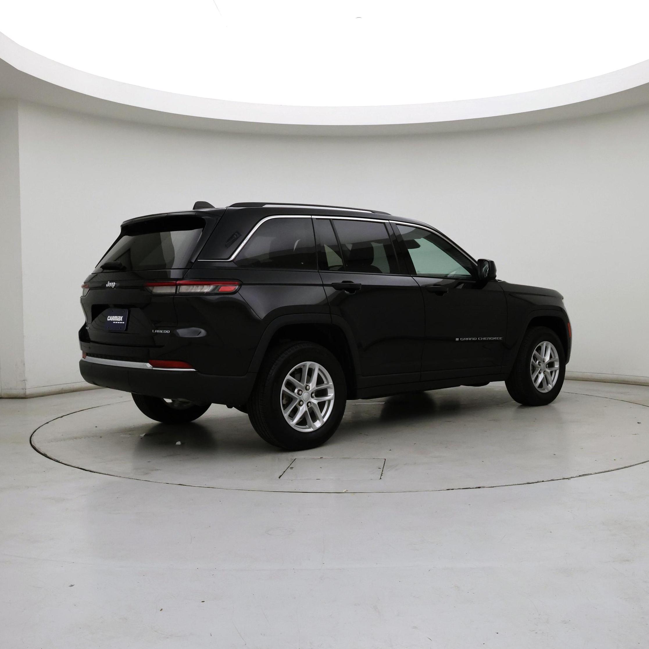 Thumbnail: 2023 Jeep Grand Cherokee - 8