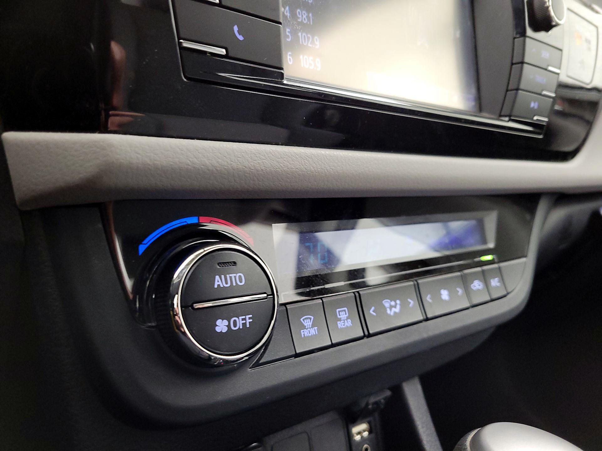 Thumbnail: 2014 Toyota Corolla - 16