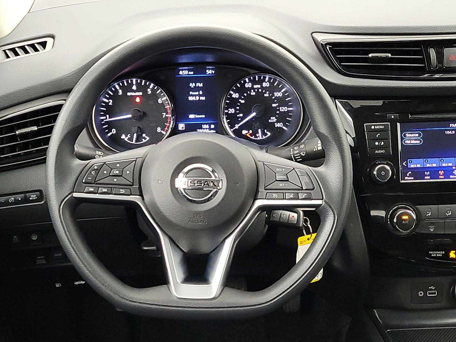 Thumbnail: 2022 Nissan Rogue Sport - 10