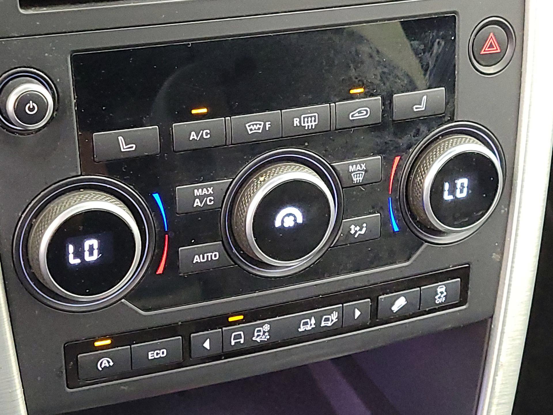 Thumbnail: 2016 Land Rover Discovery Sport - 16
