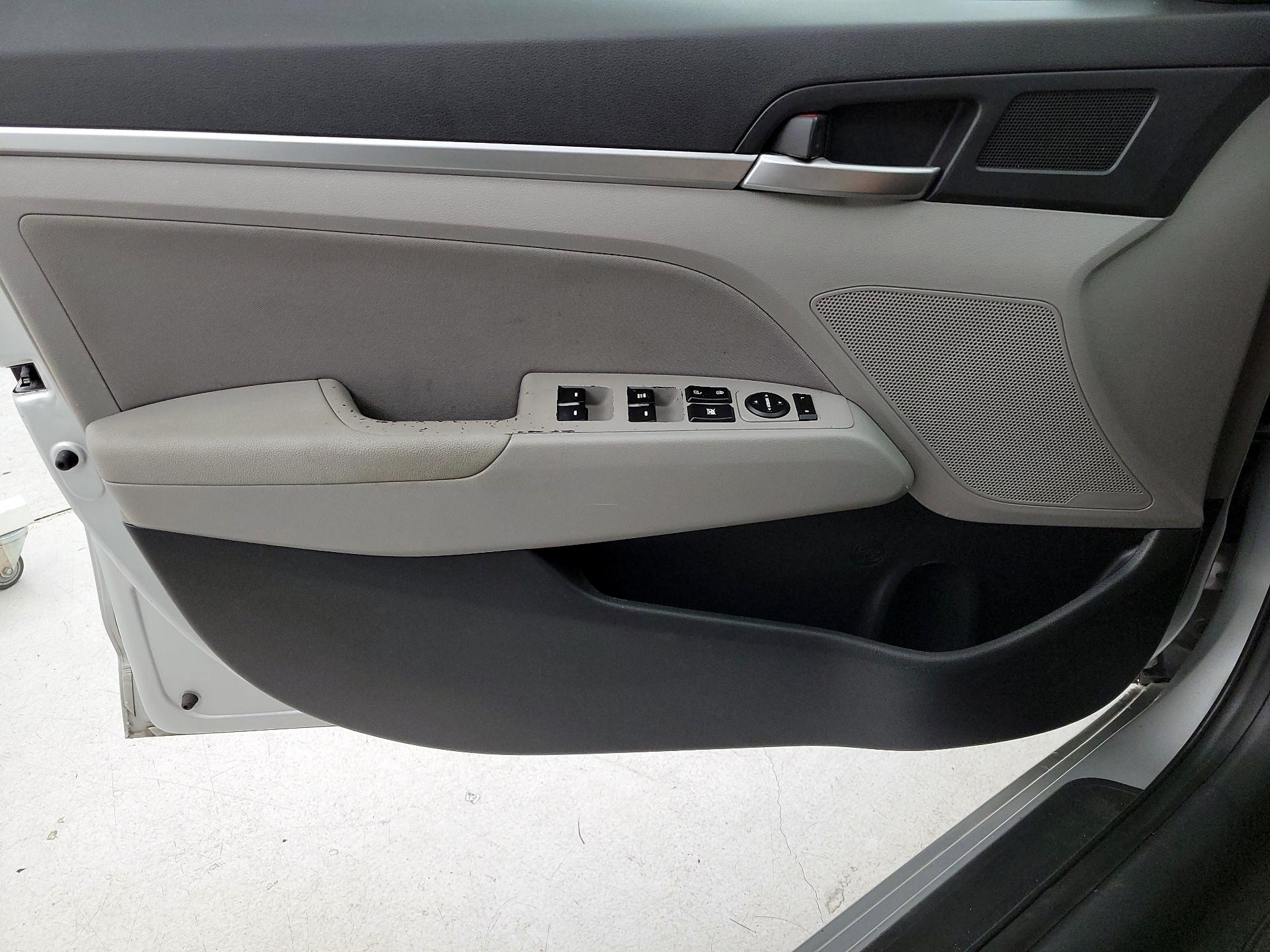 Thumbnail: 2019 Hyundai Elantra - 12