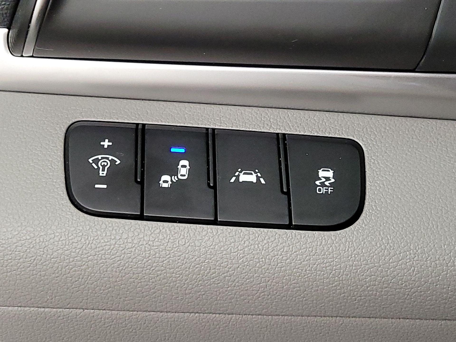 Thumbnail: 2019 Hyundai Elantra - 13