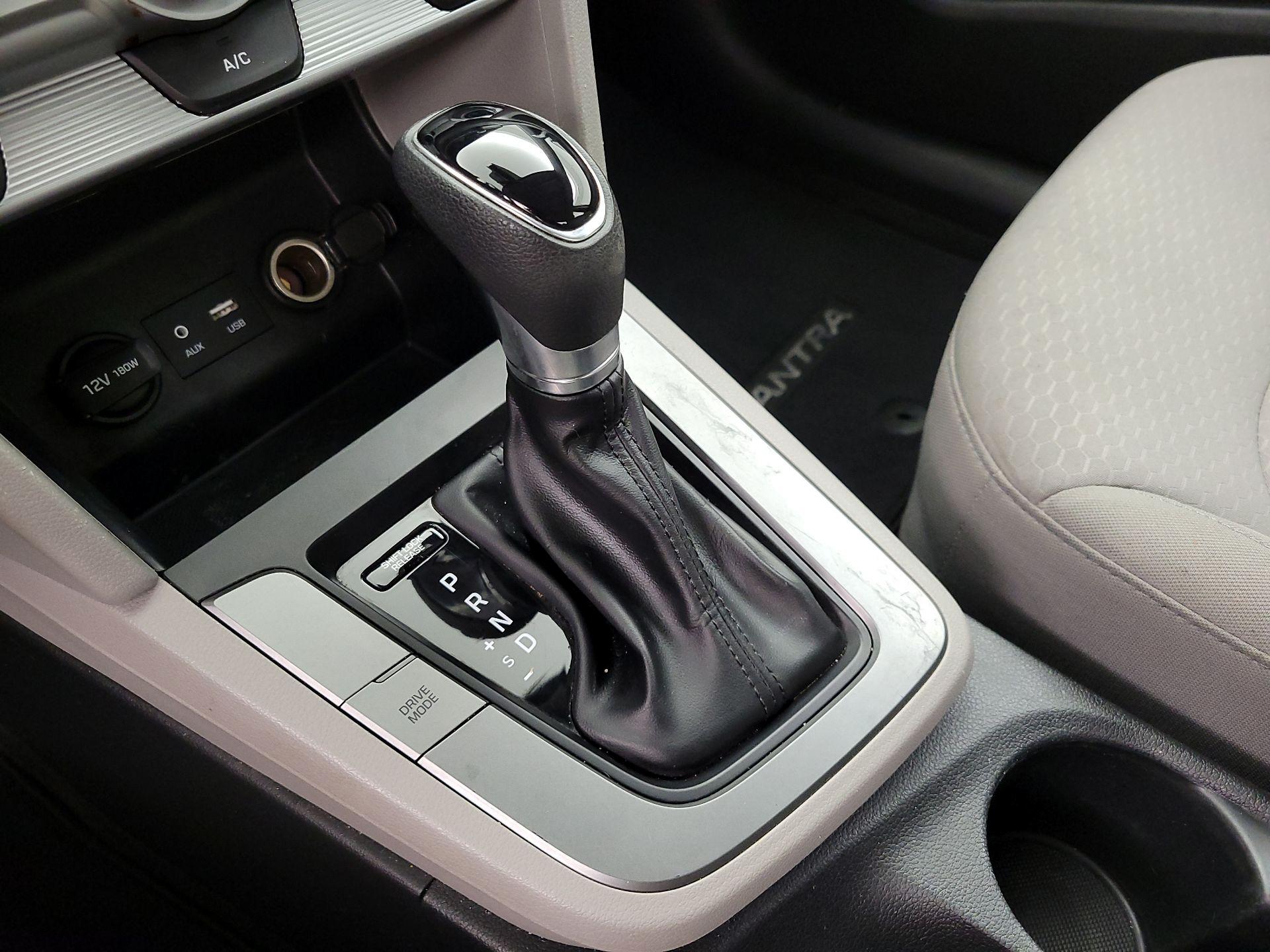 Thumbnail: 2019 Hyundai Elantra - 17