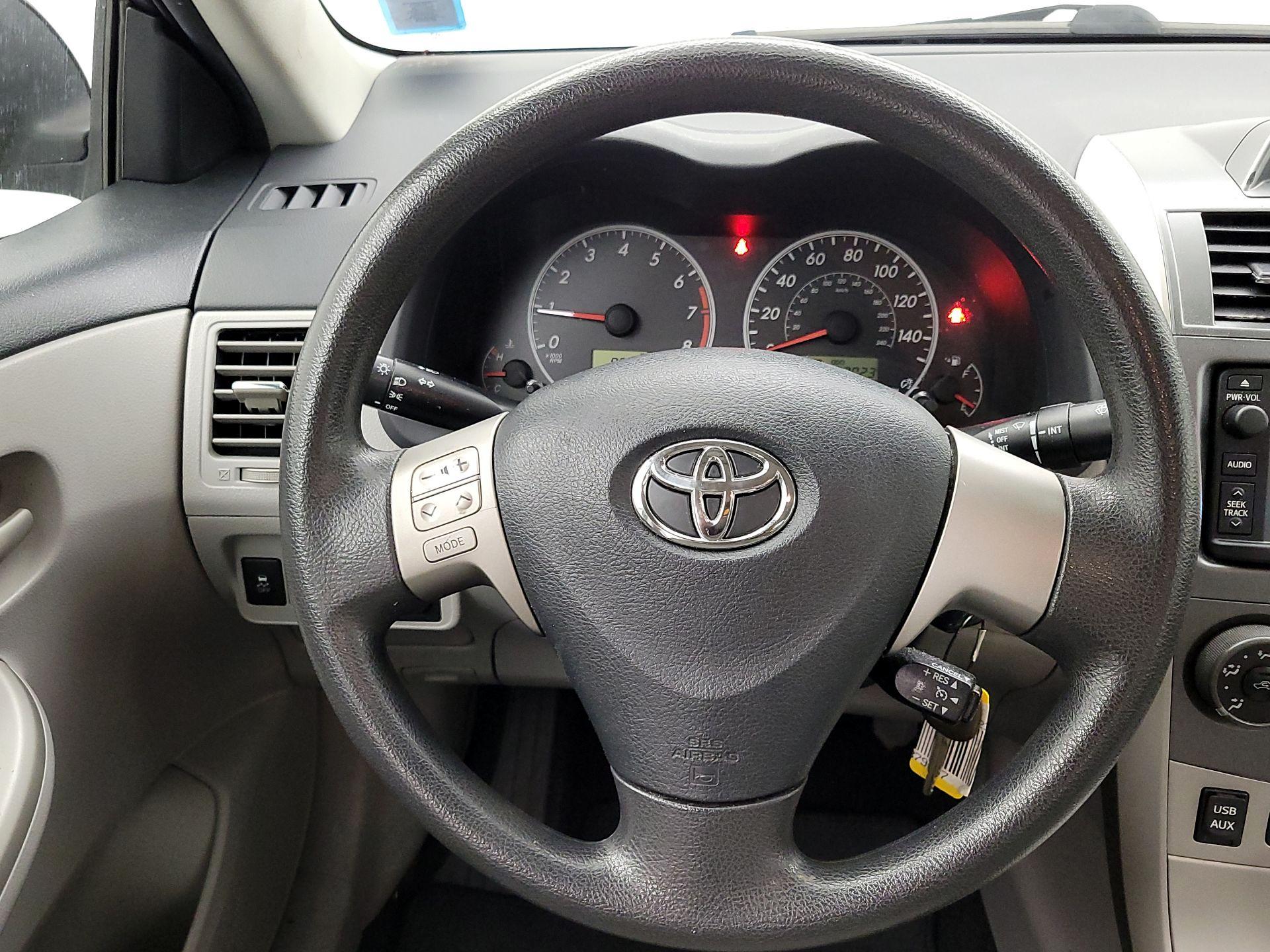Thumbnail: 2013 Toyota Corolla - 10