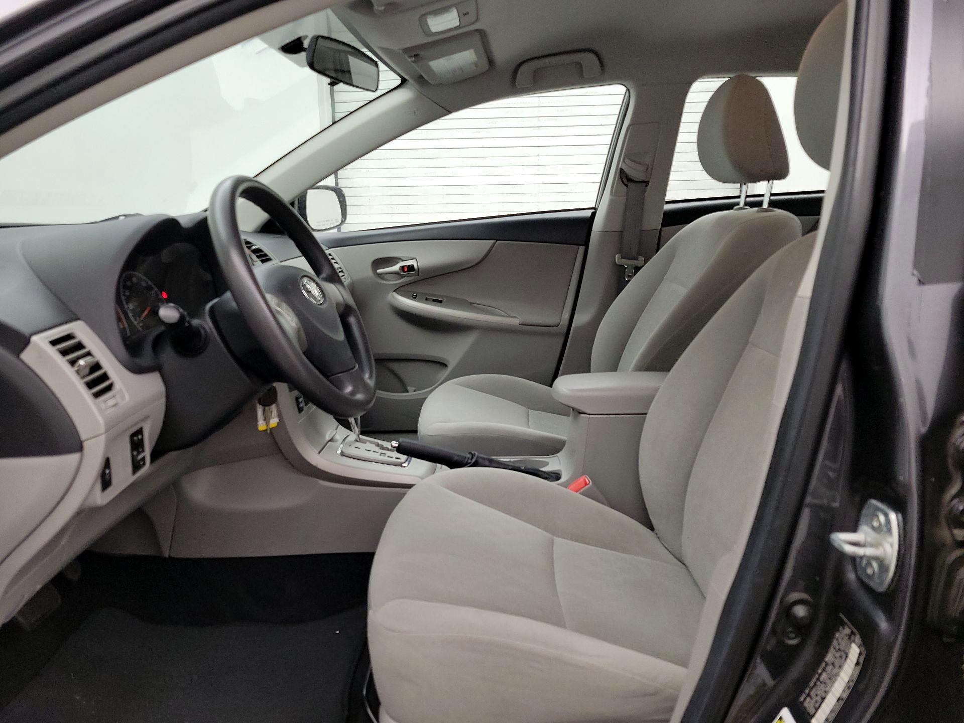Thumbnail: 2013 Toyota Corolla - 11