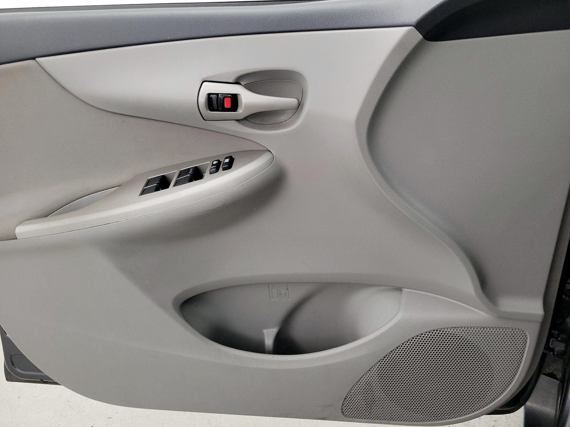 Thumbnail: 2013 Toyota Corolla - 12