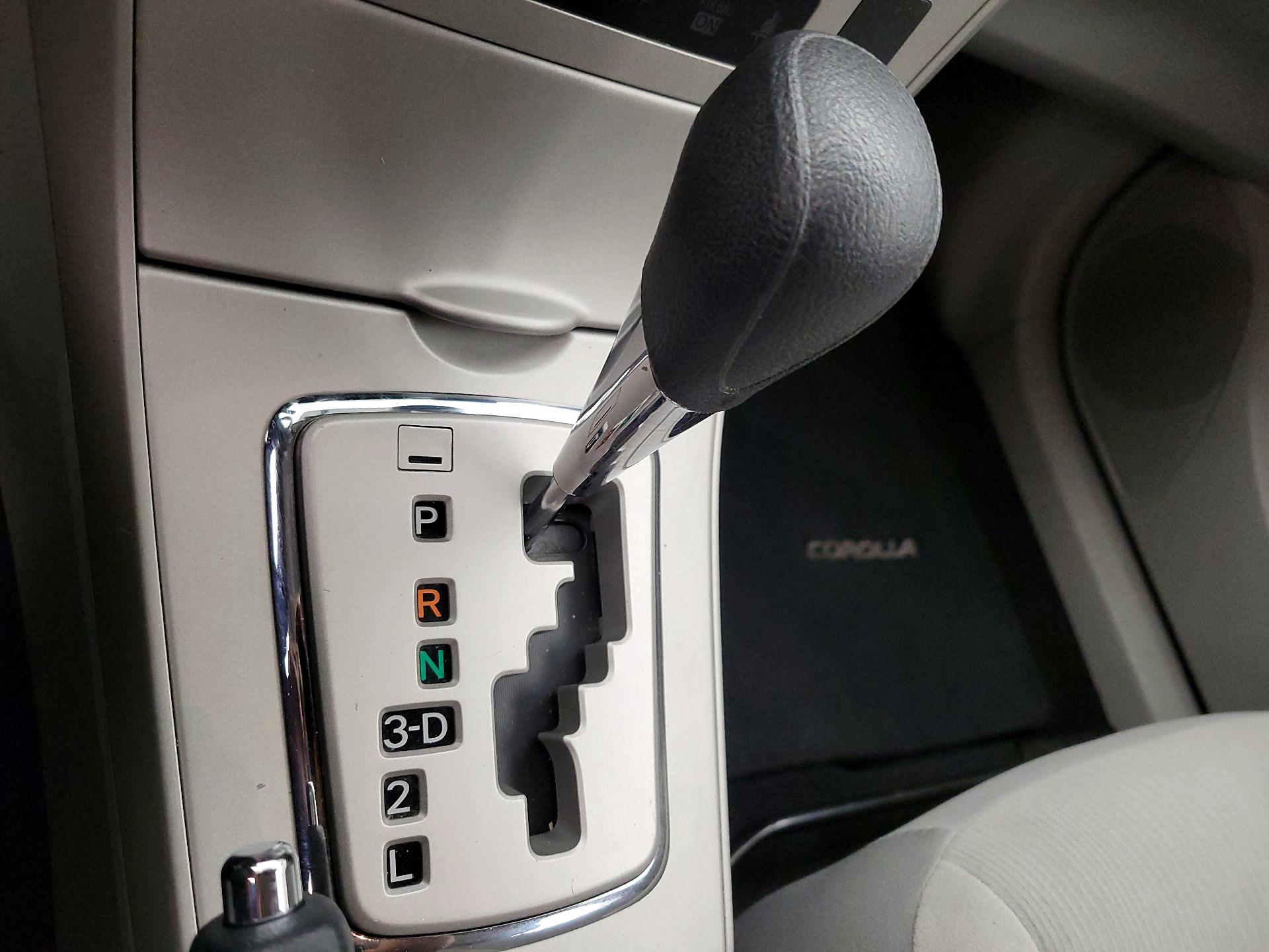 Thumbnail: 2013 Toyota Corolla - 16