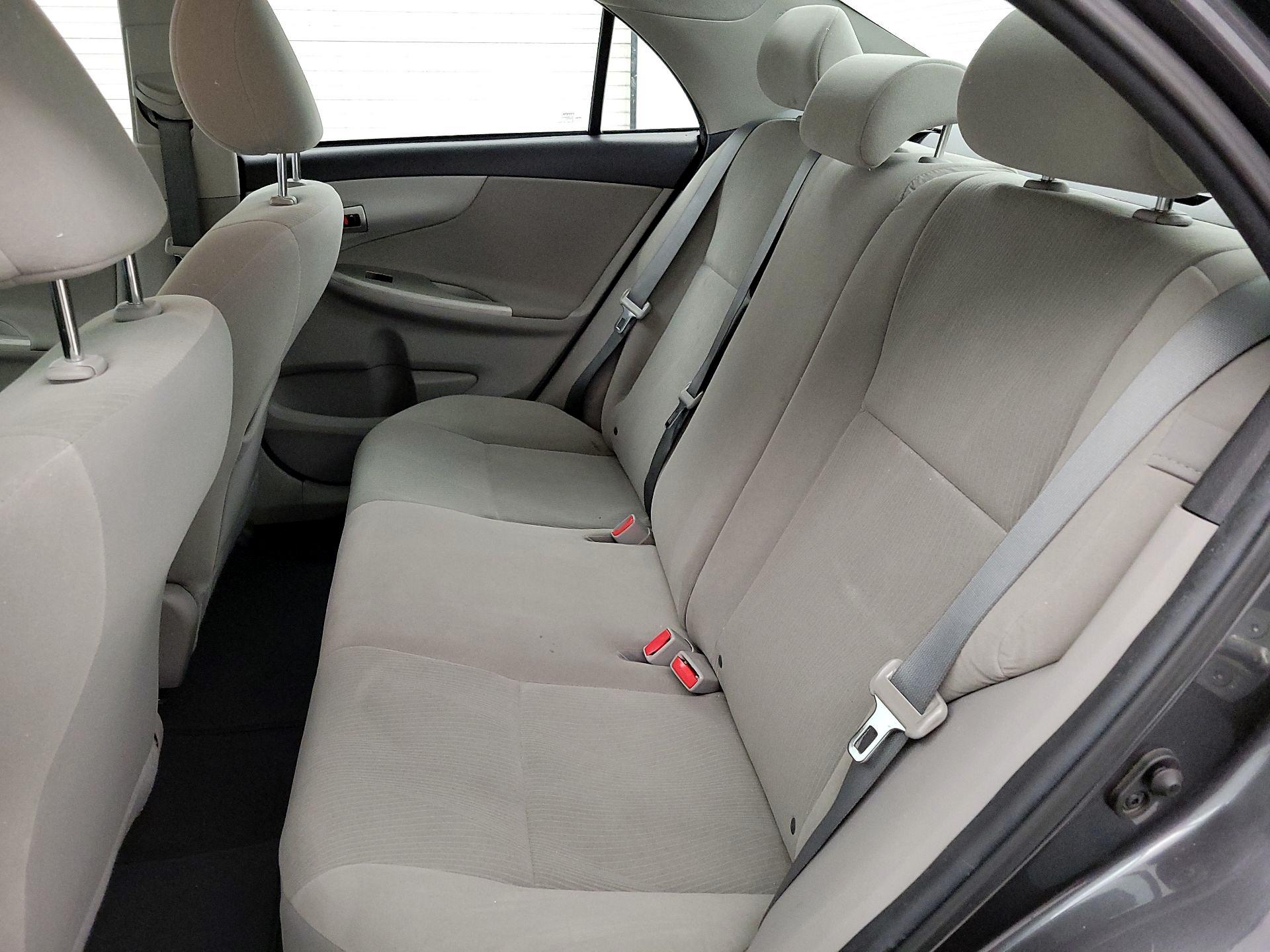Thumbnail: 2013 Toyota Corolla - 18