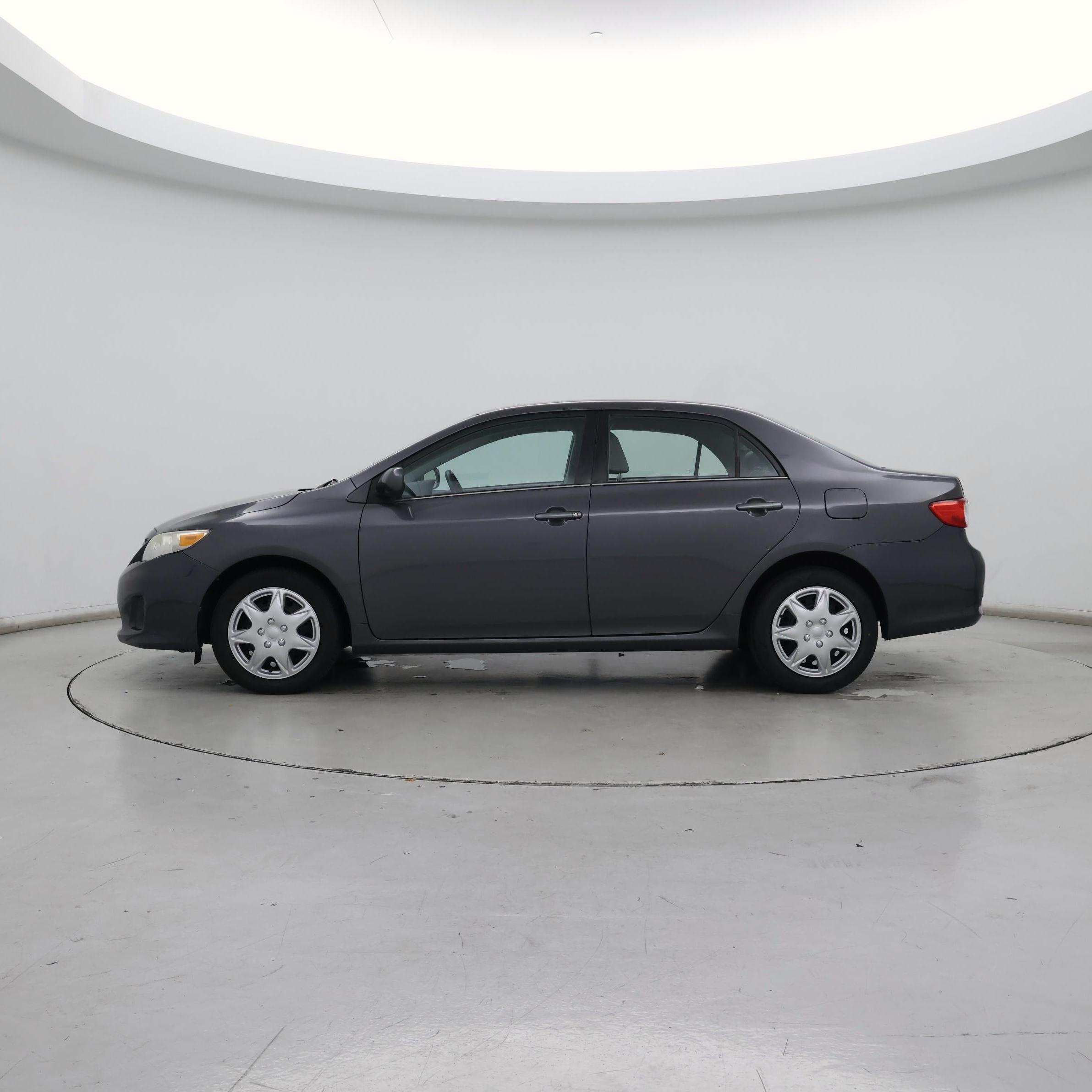 Thumbnail: 2013 Toyota Corolla - 3