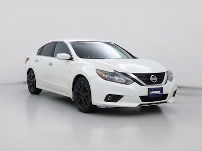 White 2016 Nissan Altima SR