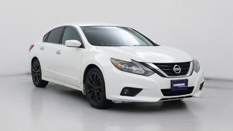 2016 Nissan Altima SR Hero Image