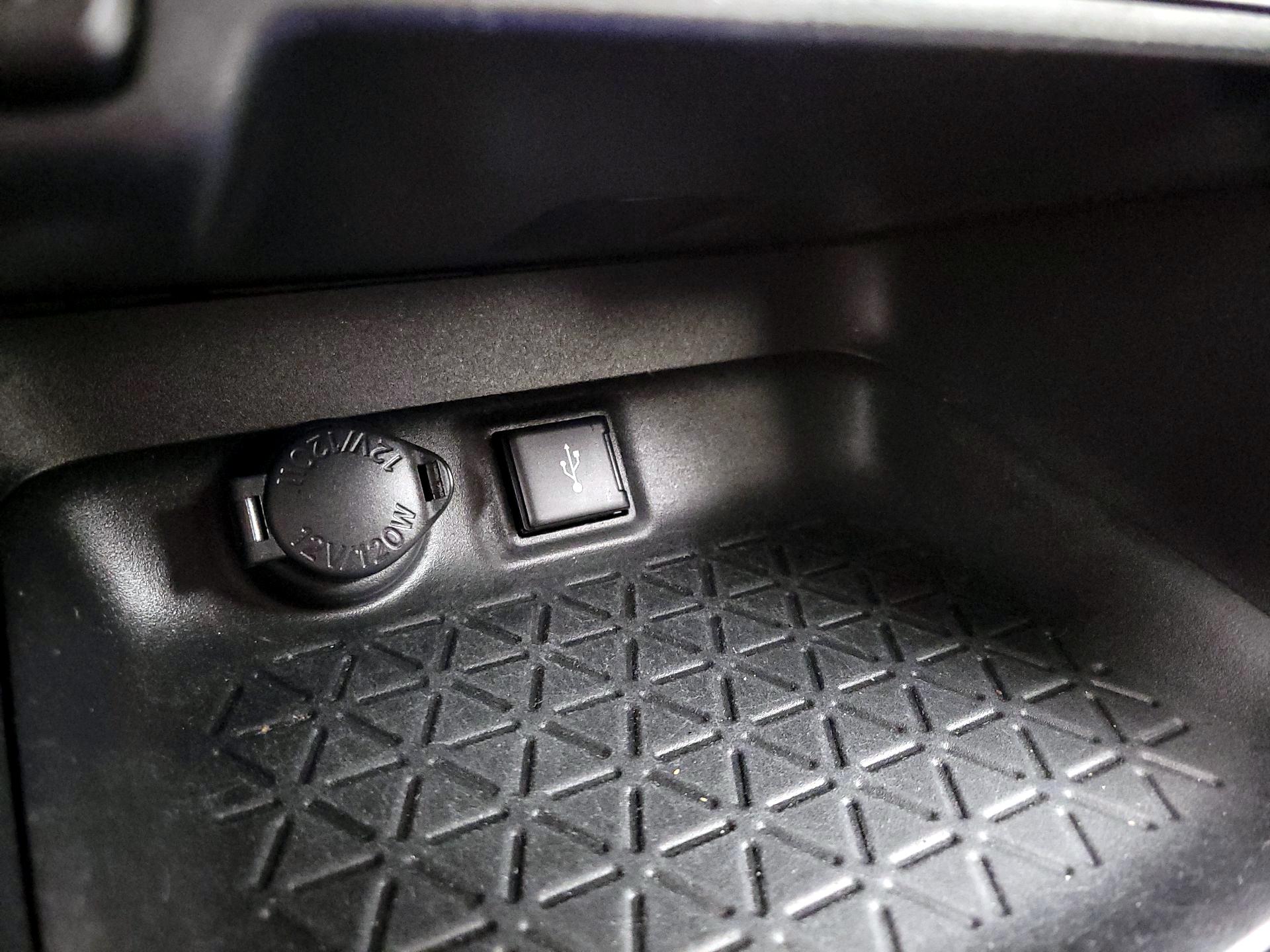 Thumbnail: 2020 Toyota RAV4 - 18