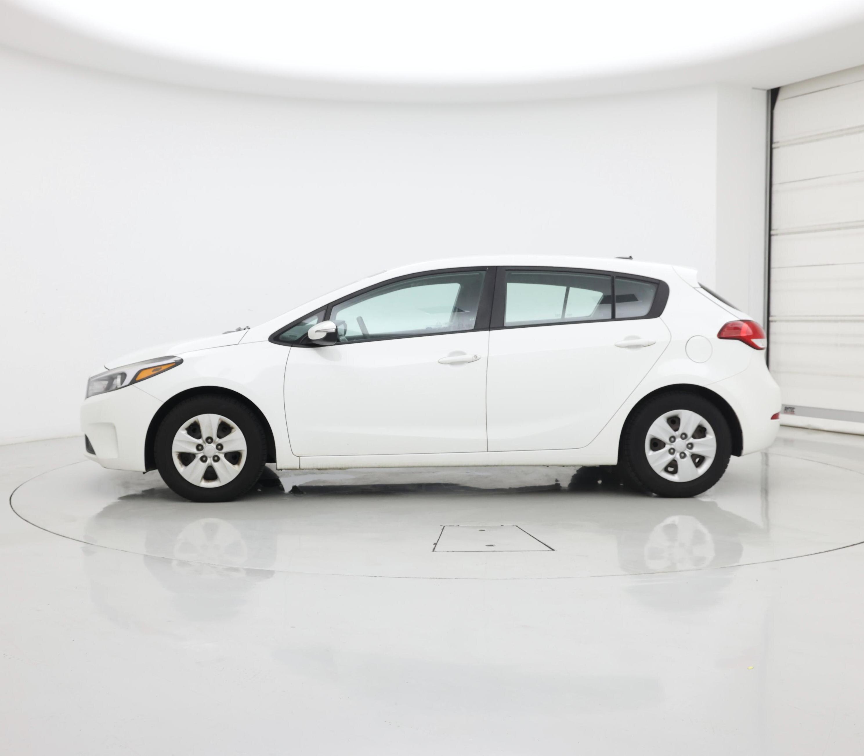 Thumbnail: 2017 Kia Forte - 3