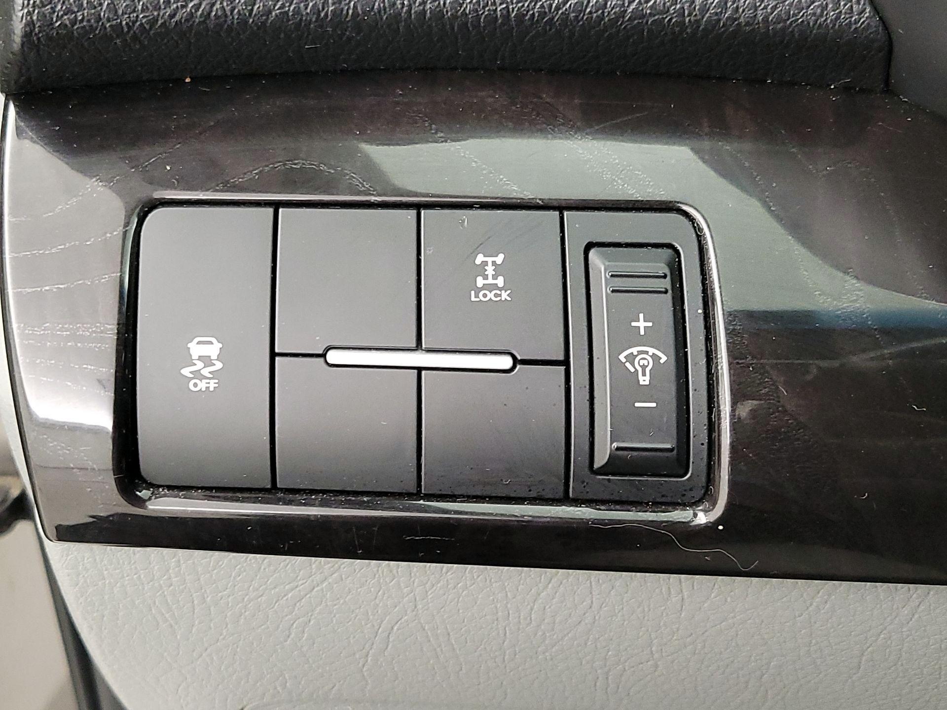 Thumbnail: 2014 Kia Sorento - 13